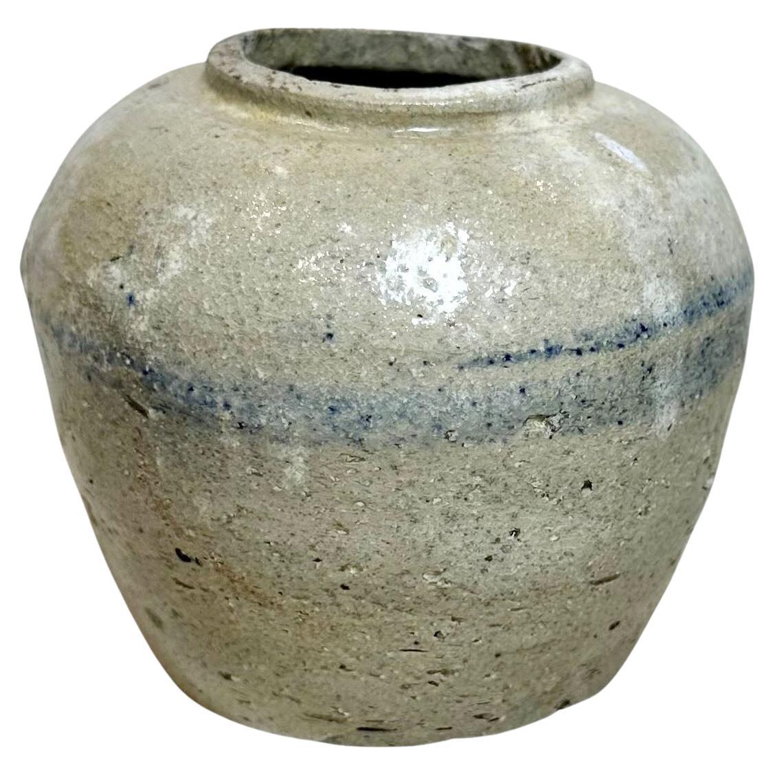 Vaso cinese in pietra arenaria smaltata di colore bianco e blu