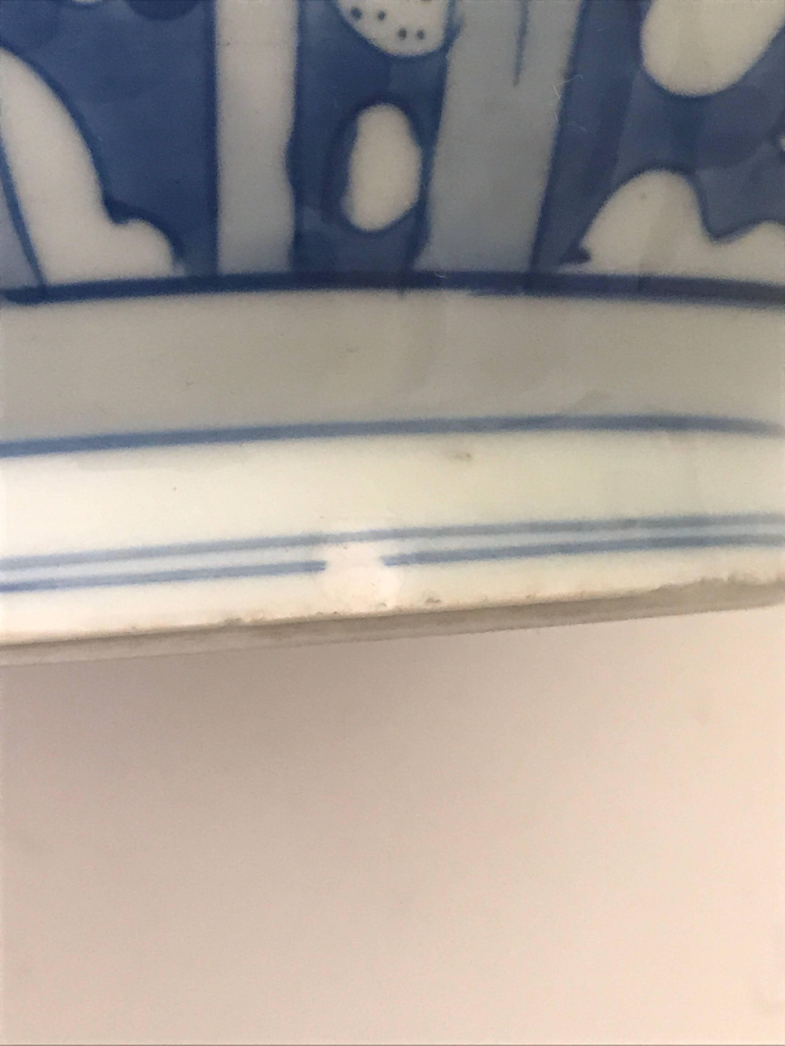 Blue and White Chinese Kangxi 1662-1722 Period Jar For Sale 3