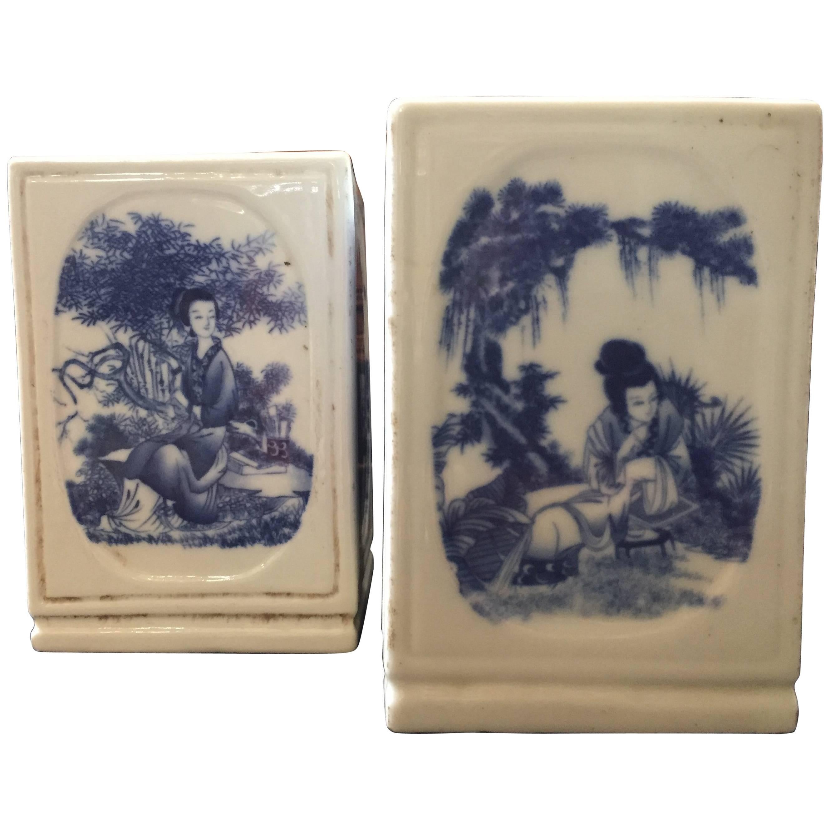 Paire de vases carrés chinois bleus et blancs en vente