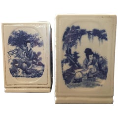 Paire de vases carrés chinois bleus et blancs