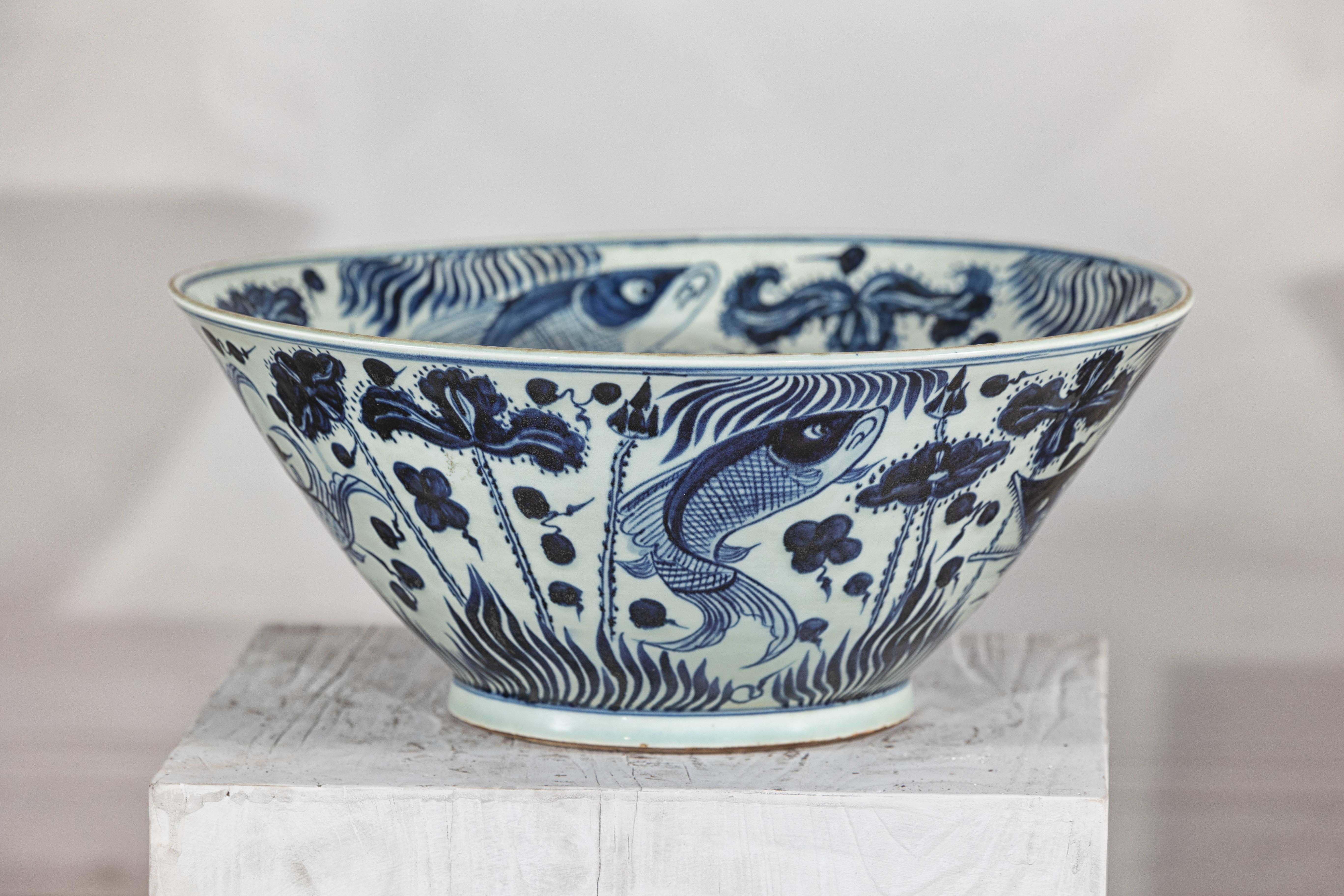 Cuenco de porcelana china azul y blanca con motivo de pez, decoración pintada a mano 3