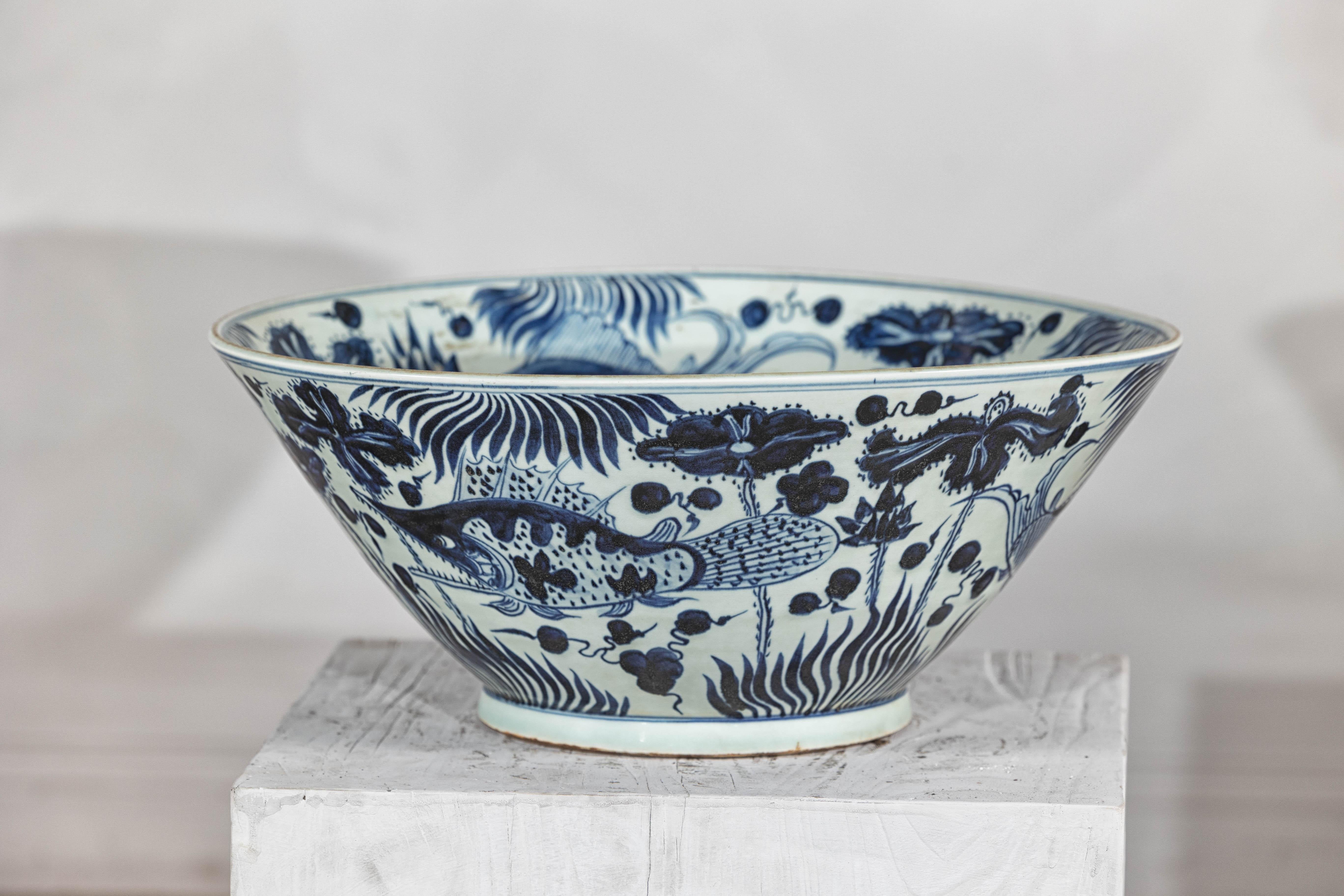 Cuenco de porcelana china azul y blanca con motivo de pez, decoración pintada a mano Glaseado