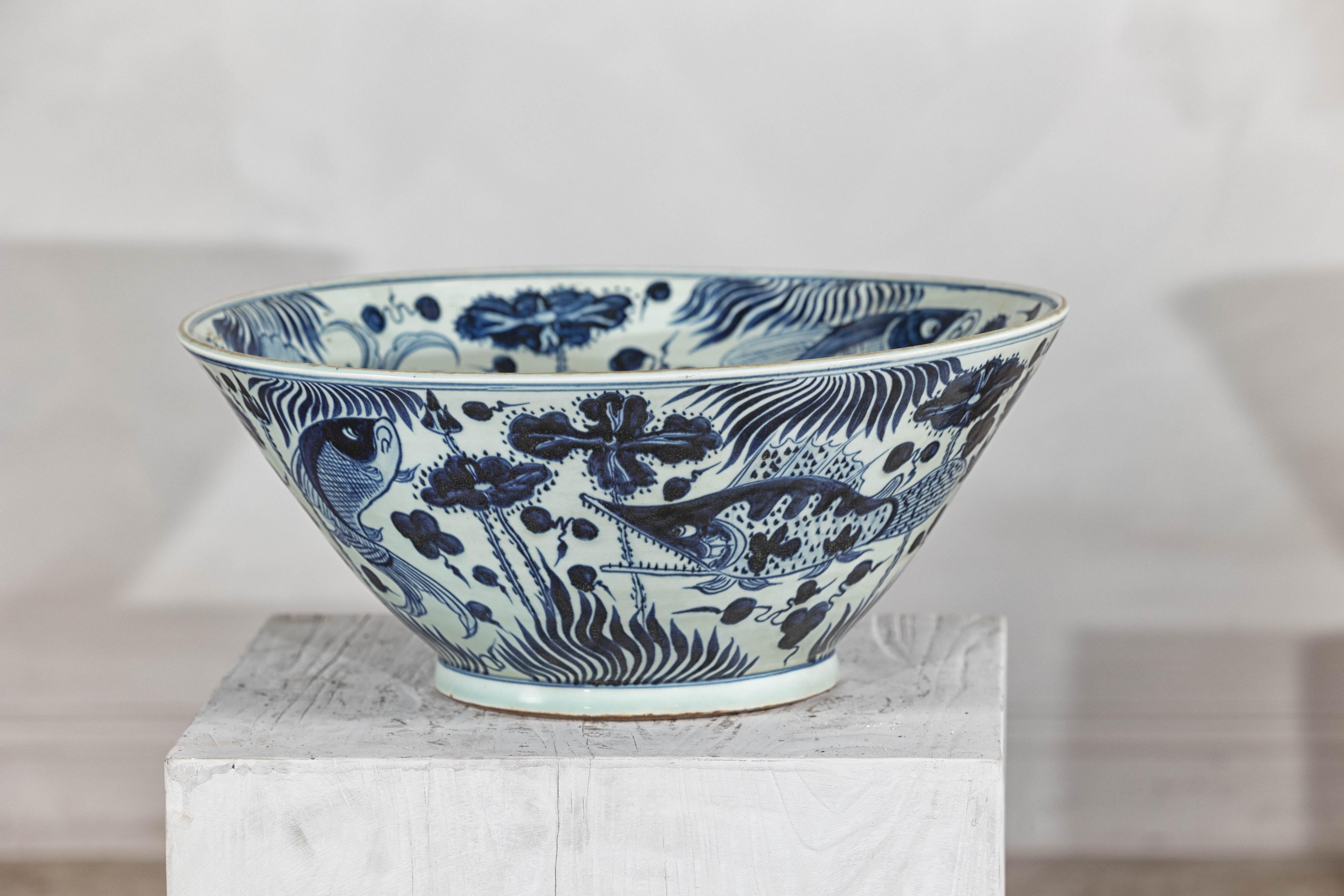 Cuenco de porcelana china azul y blanca con motivo de pez, decoración pintada a mano 1