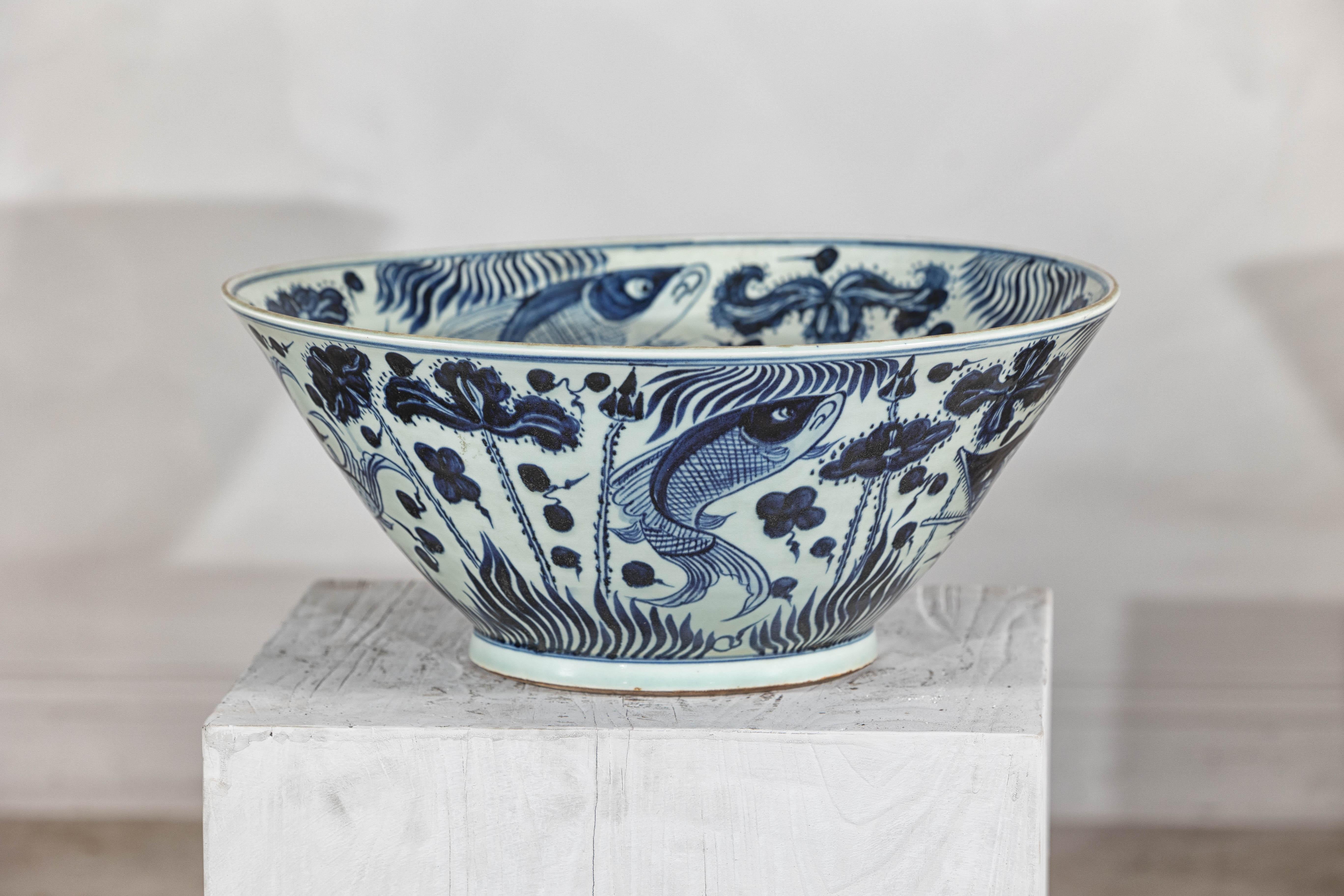 Cuenco de porcelana china azul y blanca con motivo de pez, decoración pintada a mano 2