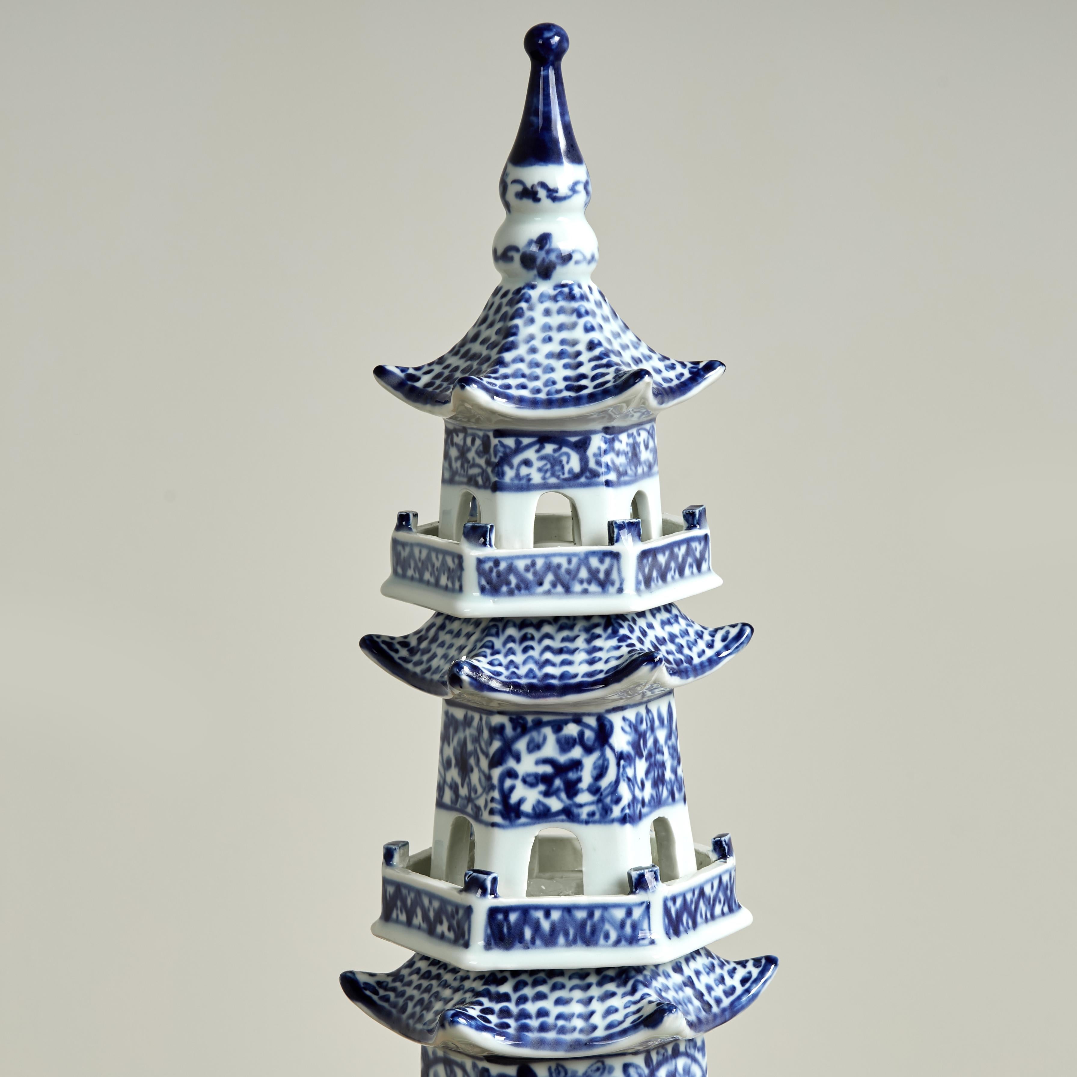 Torre Pagoda de Porcelana China Azul y Blanca Exportación china en venta