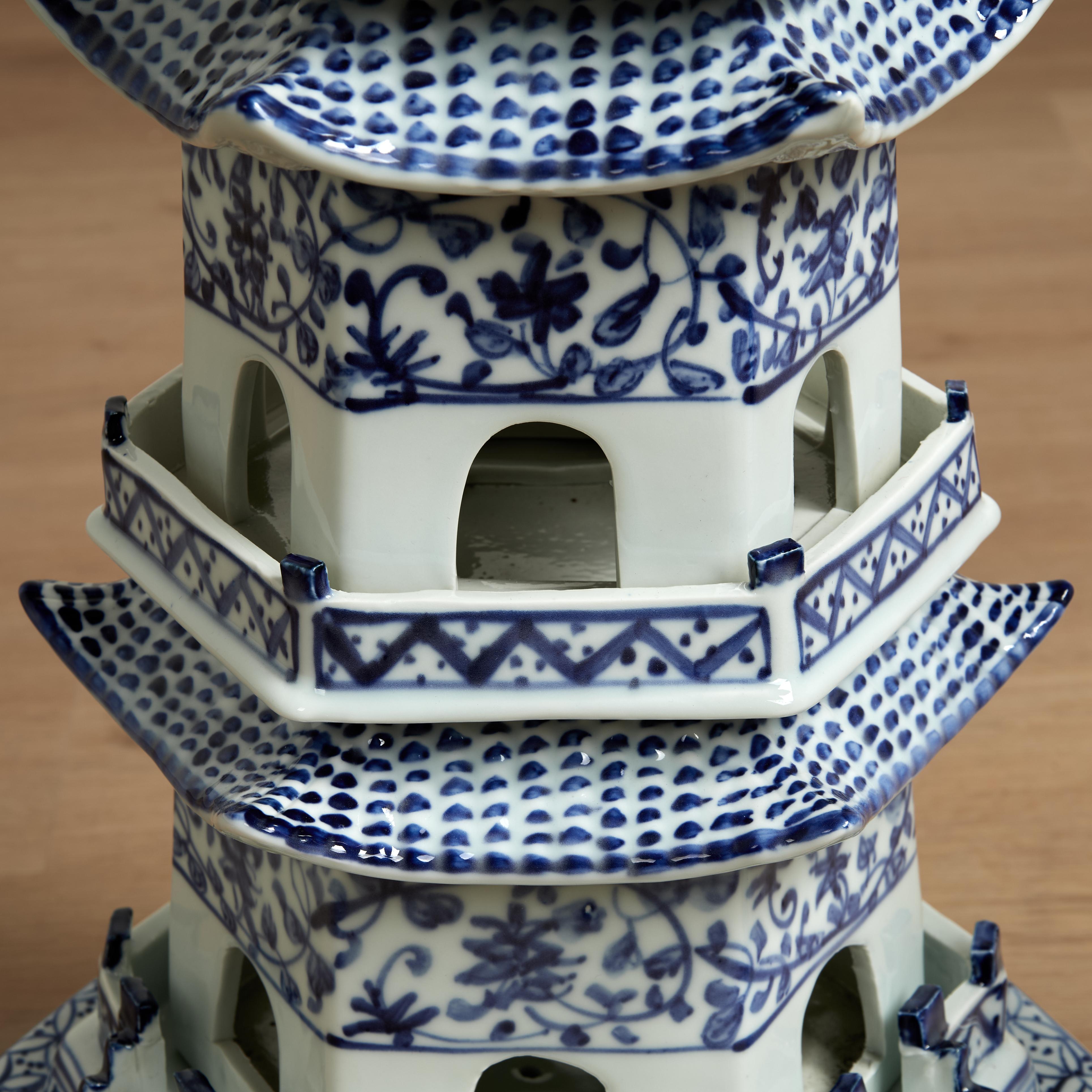 Torre Pagoda de Porcelana China Azul y Blanca en venta 1
