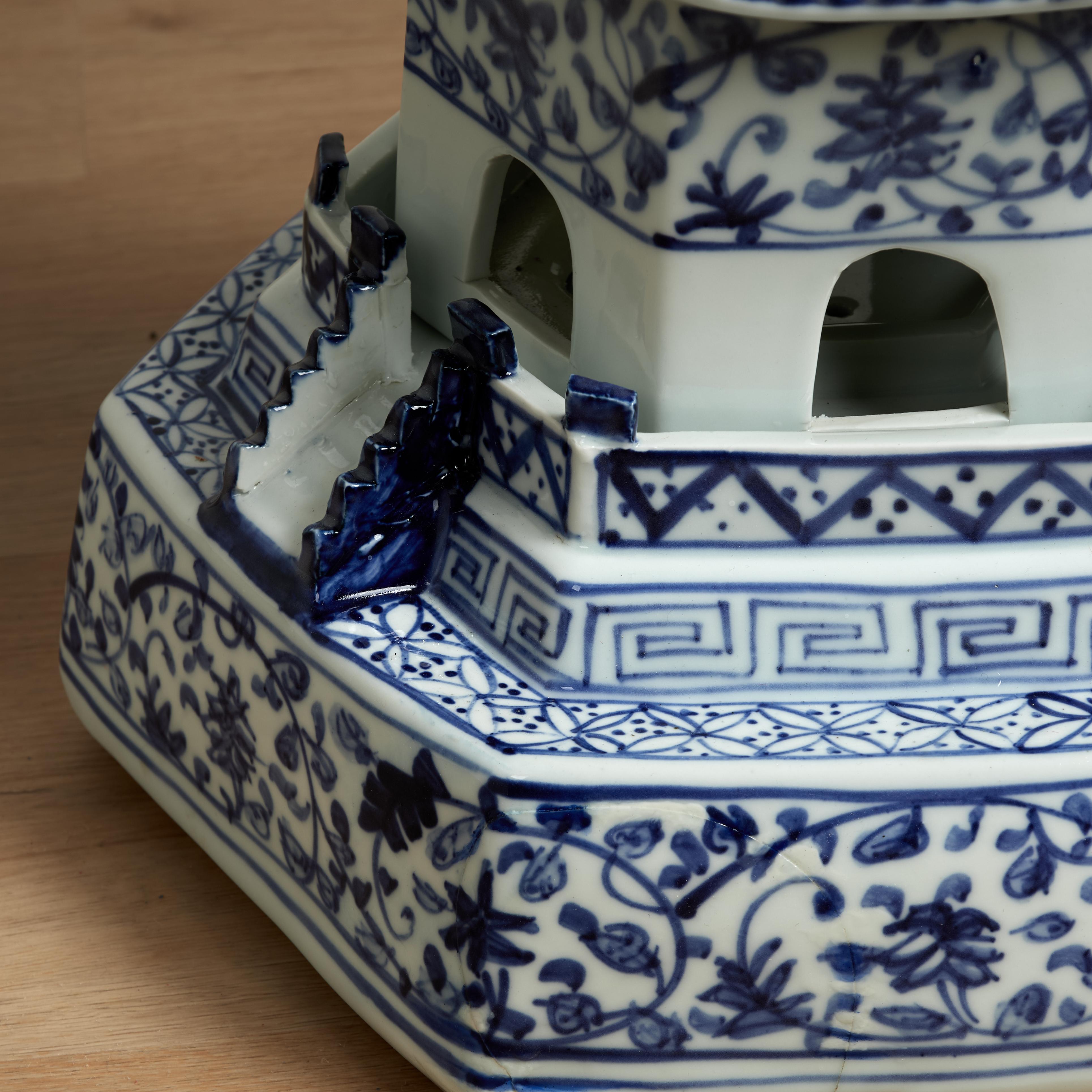 Torre Pagoda de Porcelana China Azul y Blanca en venta 2