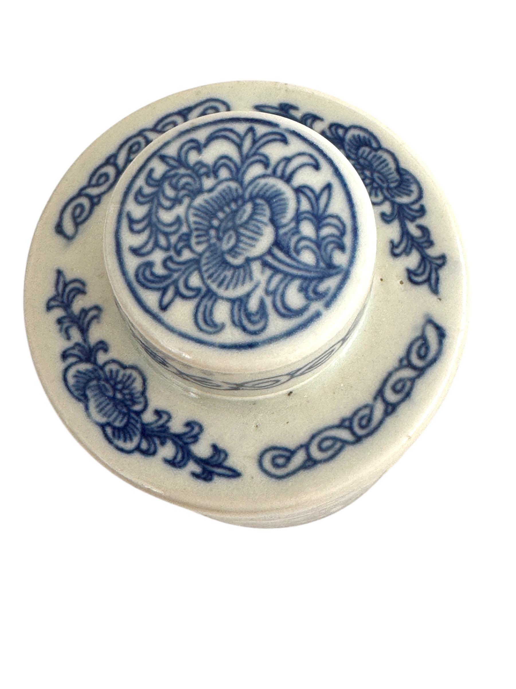 Blue and White Chinese Porcelain Tea Caddy with Boys at Play Motif For Sale 1