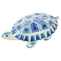 Figurita Tortuga de porcelana china azul y blanca años 70