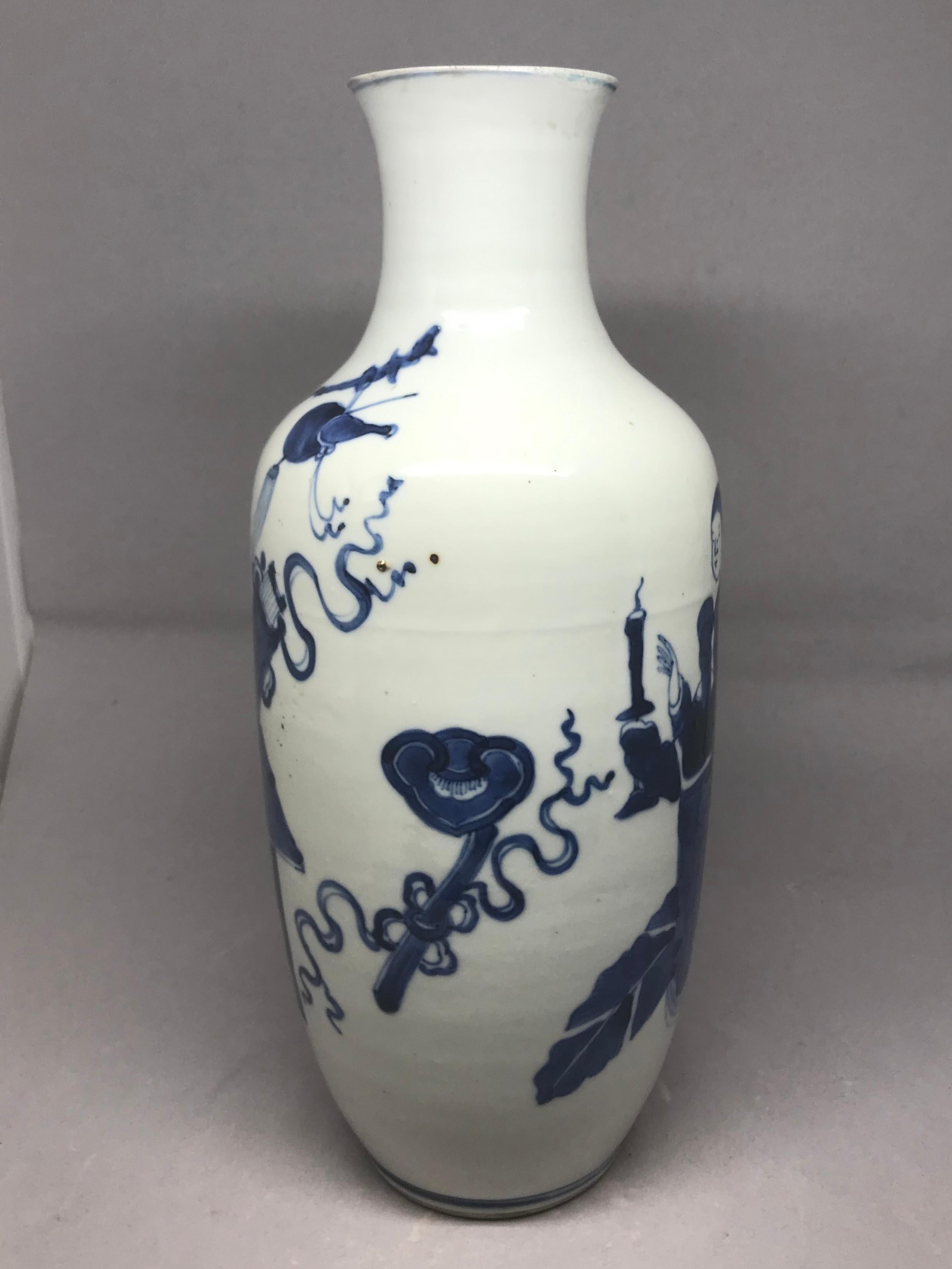blue and white chinese vases