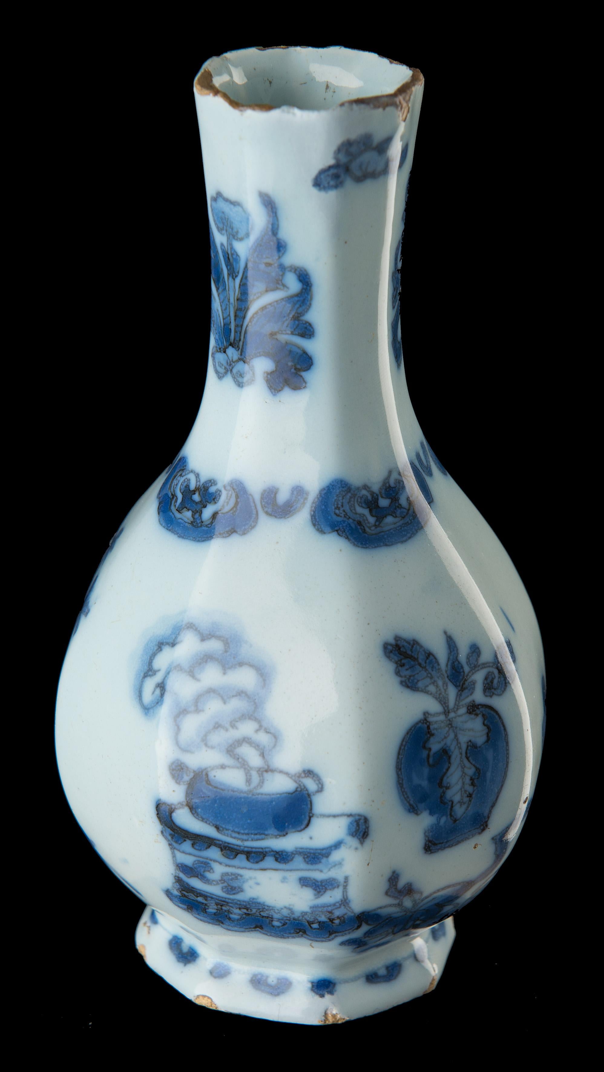 Niederlndische blaue und weie Chinoiserie-Flaschenvase aus Keramik aus Delfter Keramik, um 1685 (Barock) im Angebot