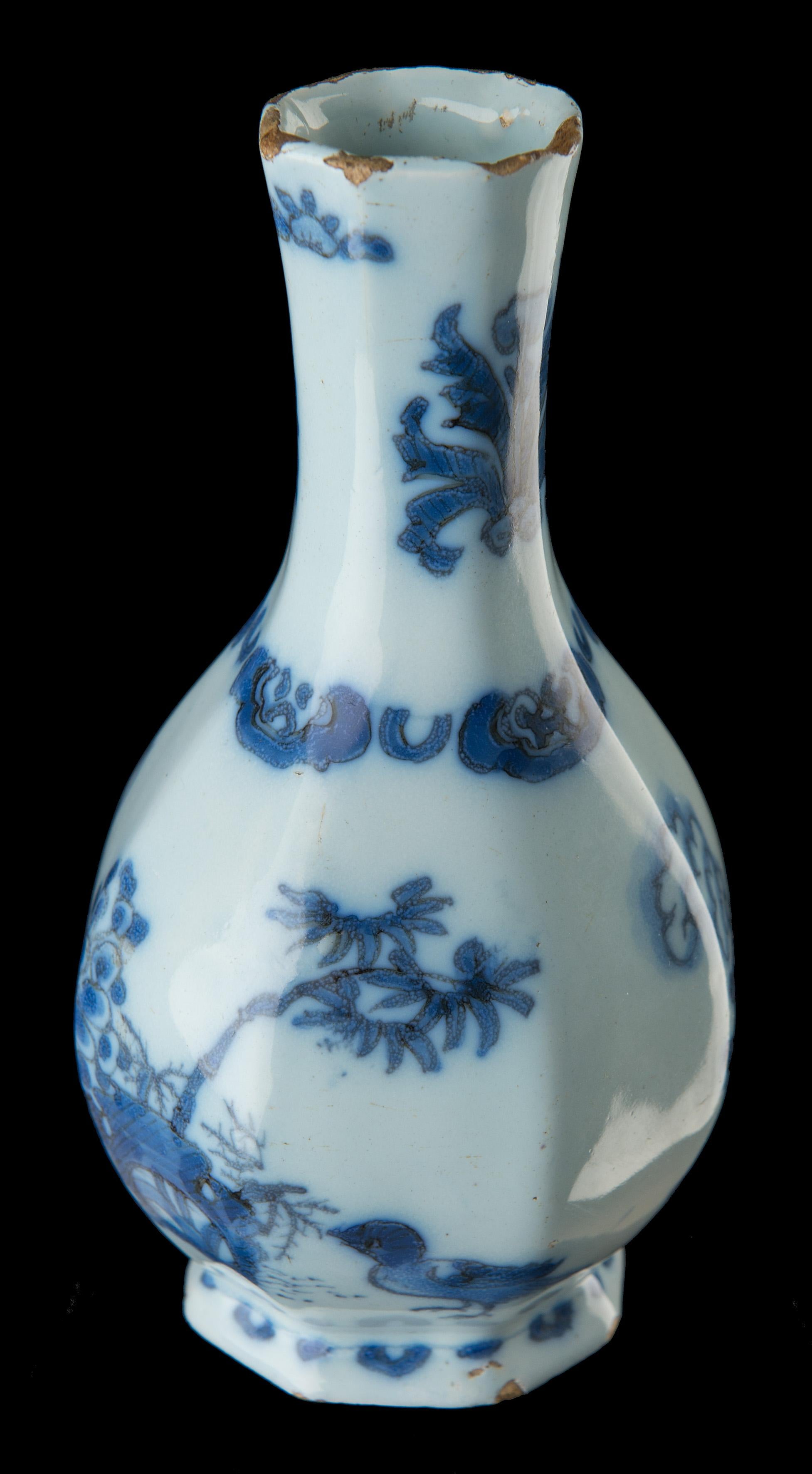Niederlndische blaue und weie Chinoiserie-Flaschenvase aus Keramik aus Delfter Keramik, um 1685 (Niederländisch) im Angebot