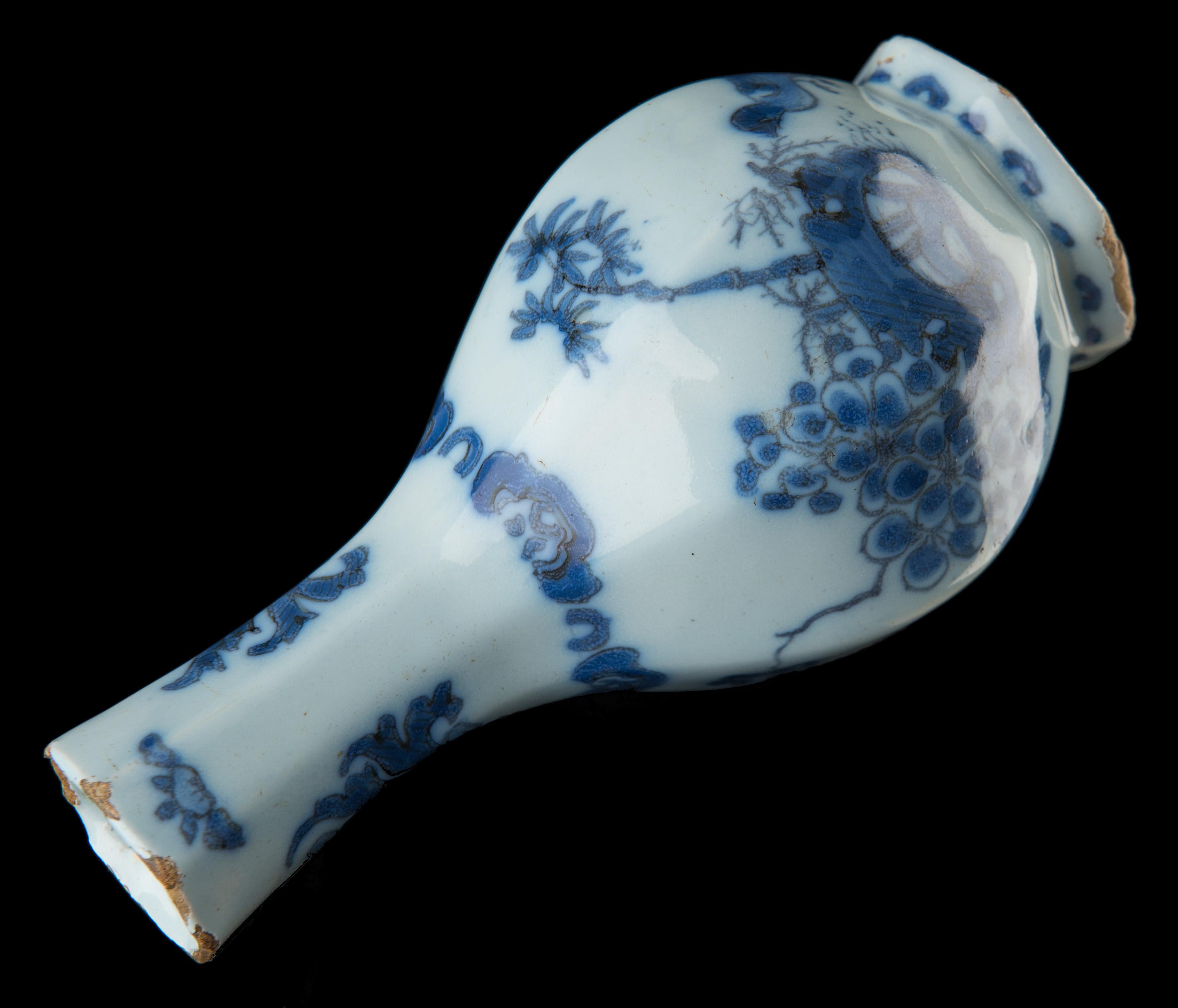 Dutch Delft ceramic Blue and White Chinoiserie Bottle Vase, circa 1685 Faience In Good Condition For Sale In Verviers, BE