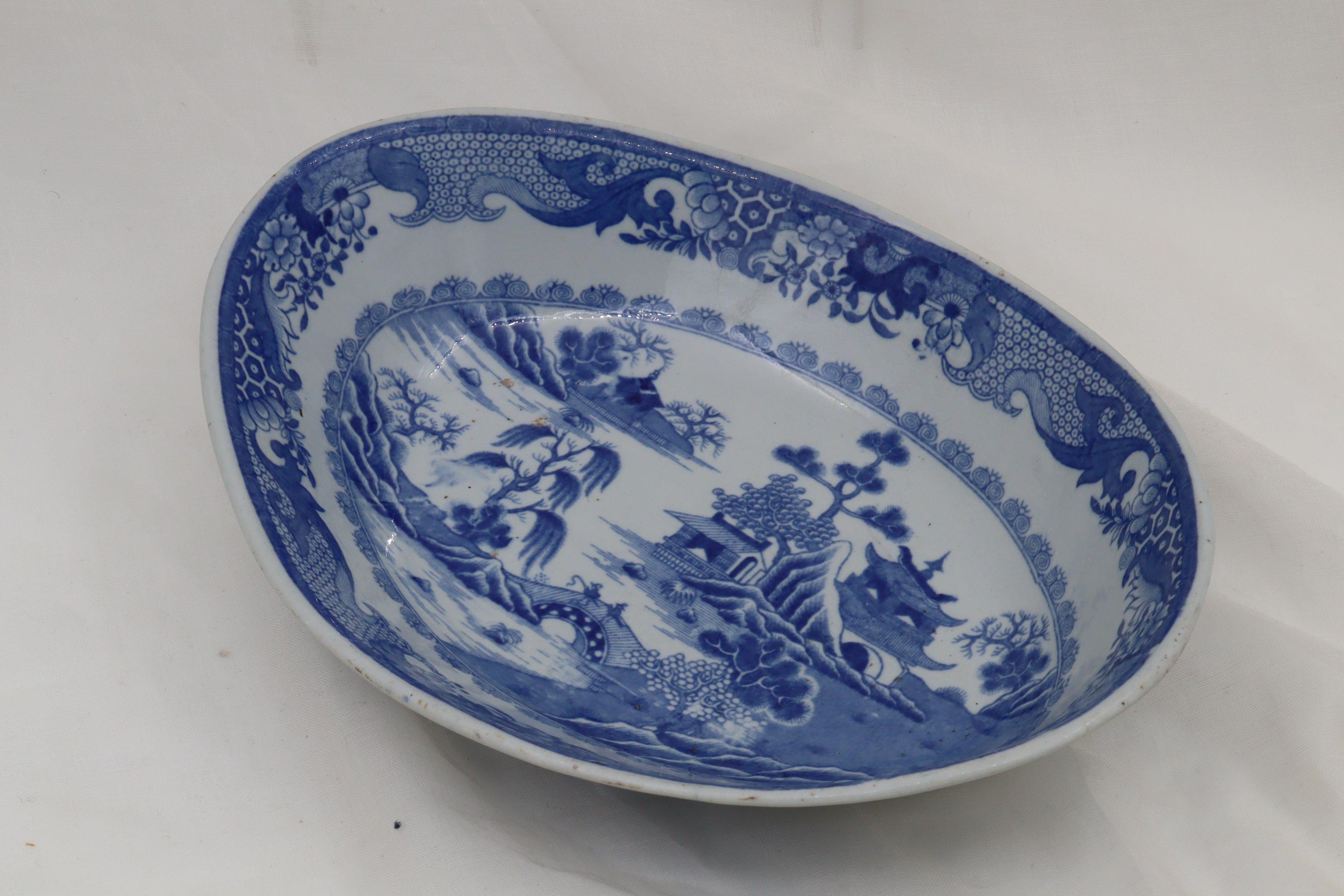 Early 19th Century Blue and white Chinoiserie bowl For Sale