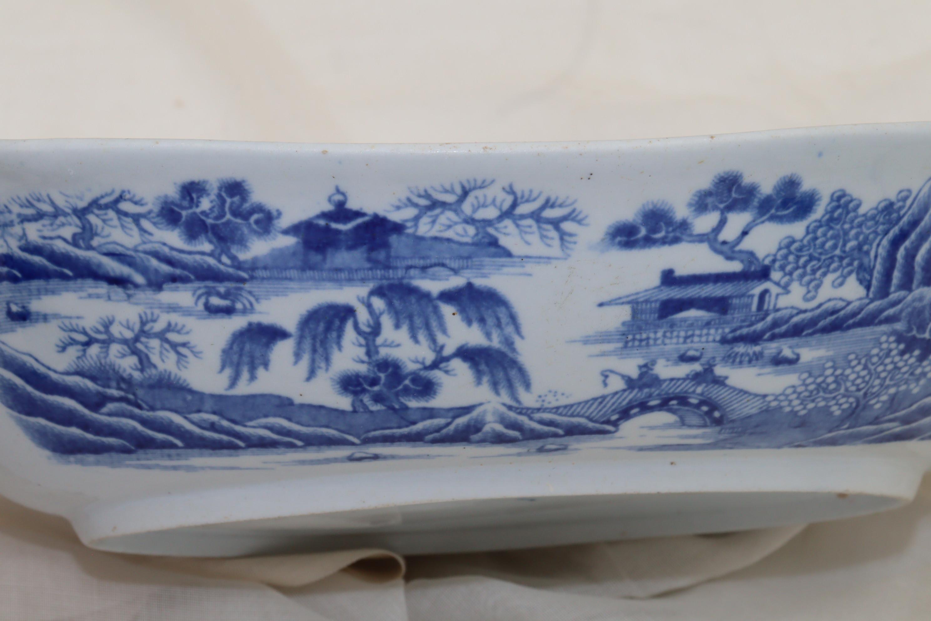 Earthenware Blue and white Chinoiserie bowl For Sale