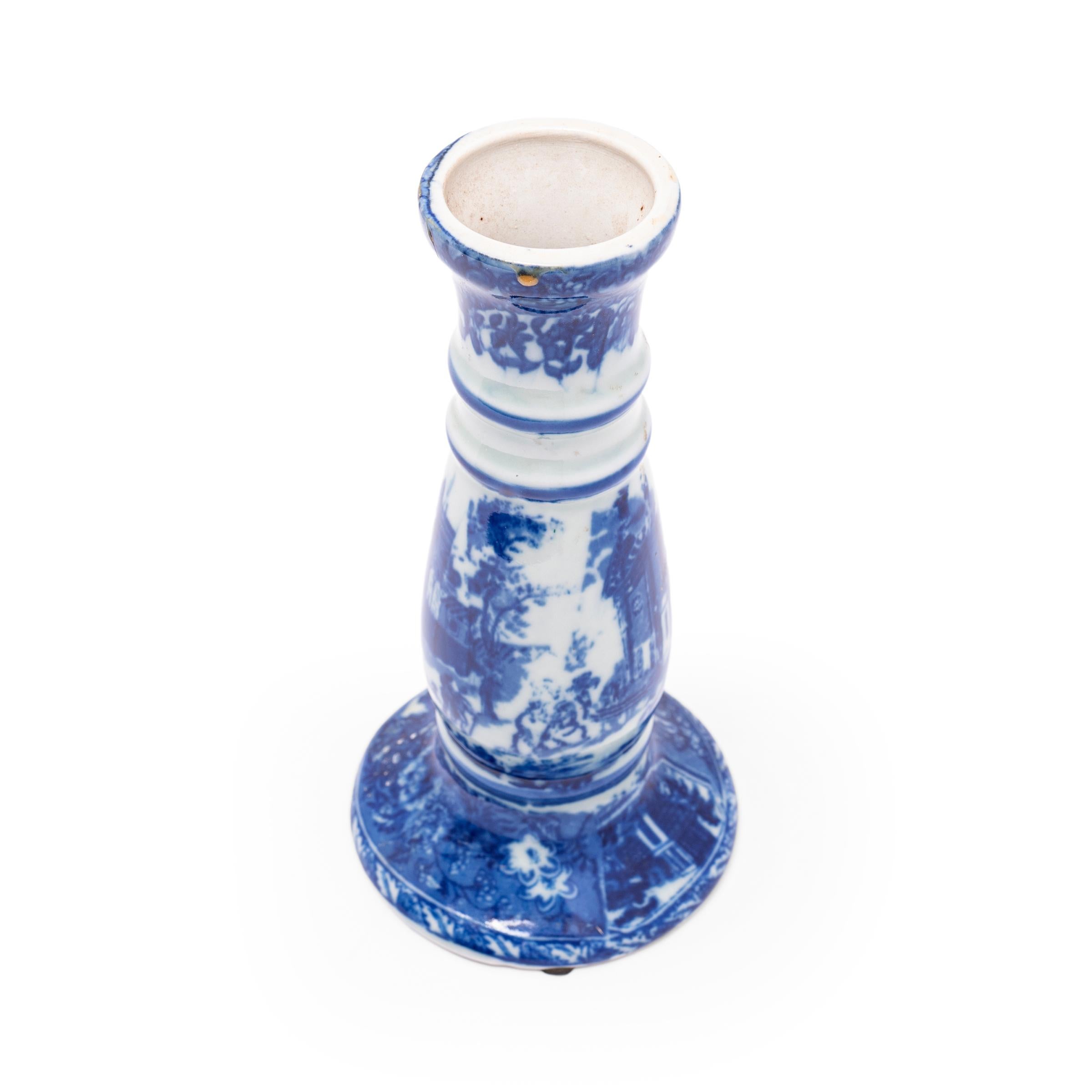Chinoiseries Vase à bougie de style chinoiseries bleu et blanc en vente