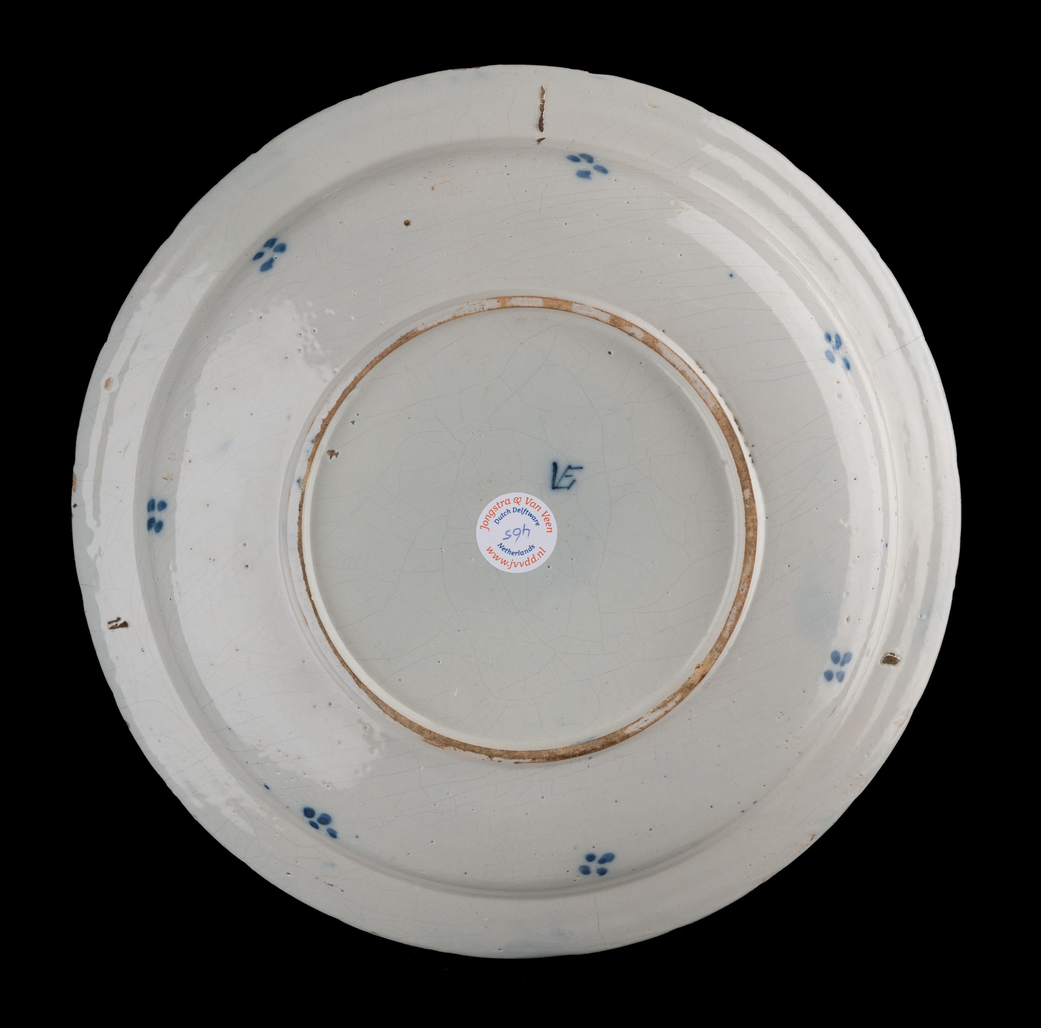 Baroque Blue and white chinoiserie charger Delft, 1691-1724 The Metal Pot pottery  For Sale