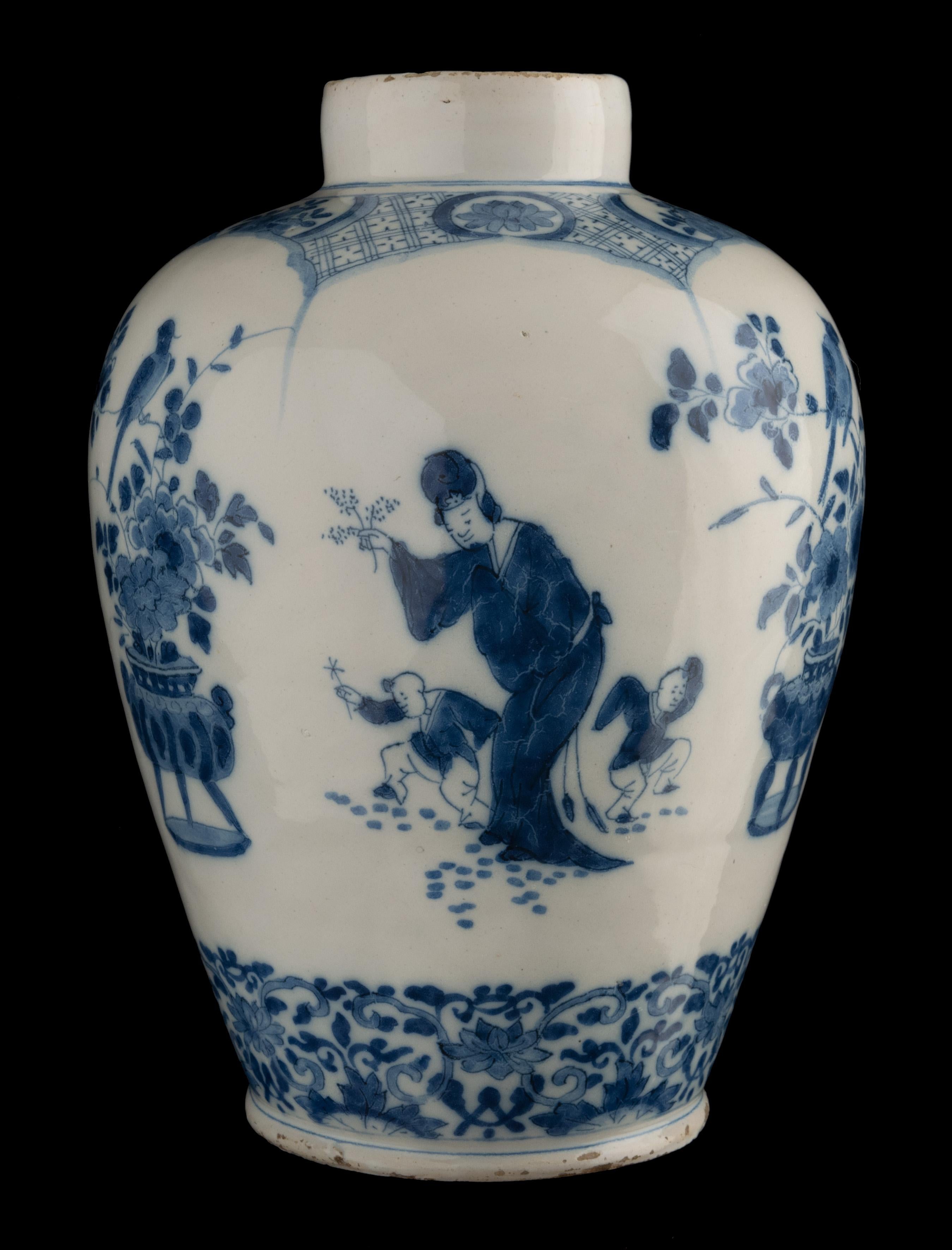 Baroque Blue and white chinoiserie jar Delft, 1700-1720 height 28 cm / 11.02 in For Sale