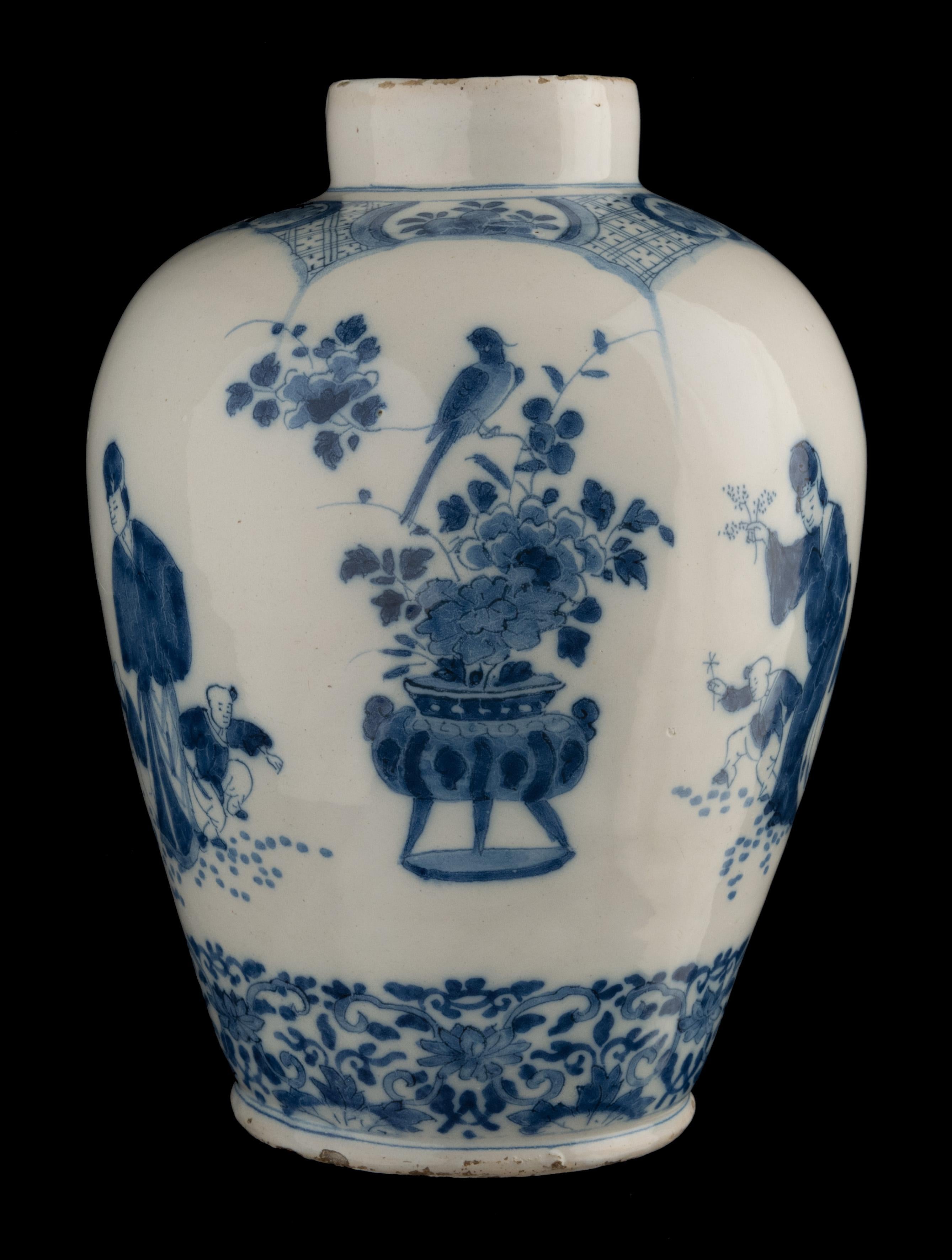 Dutch Blue and white chinoiserie jar Delft, 1700-1720 height 28 cm / 11.02 in For Sale