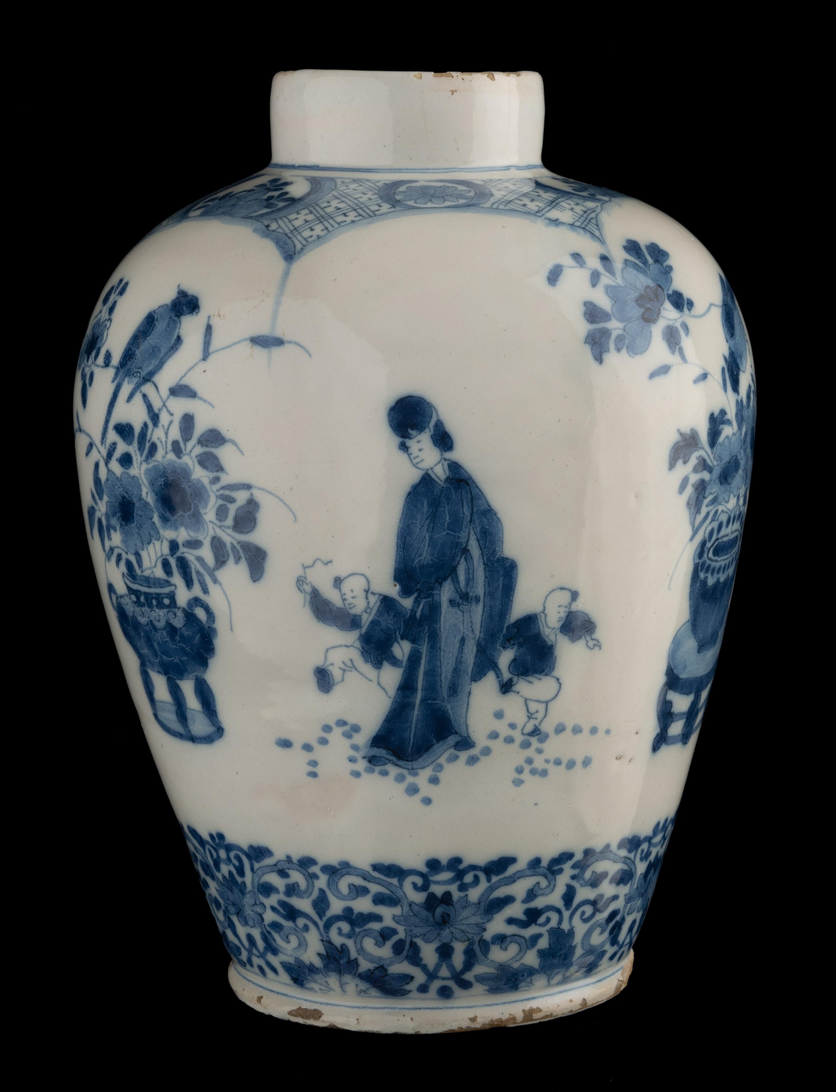 18th Century Blue and white chinoiserie jar Delft, 1700-1720 height 28 cm / 11.02 in For Sale