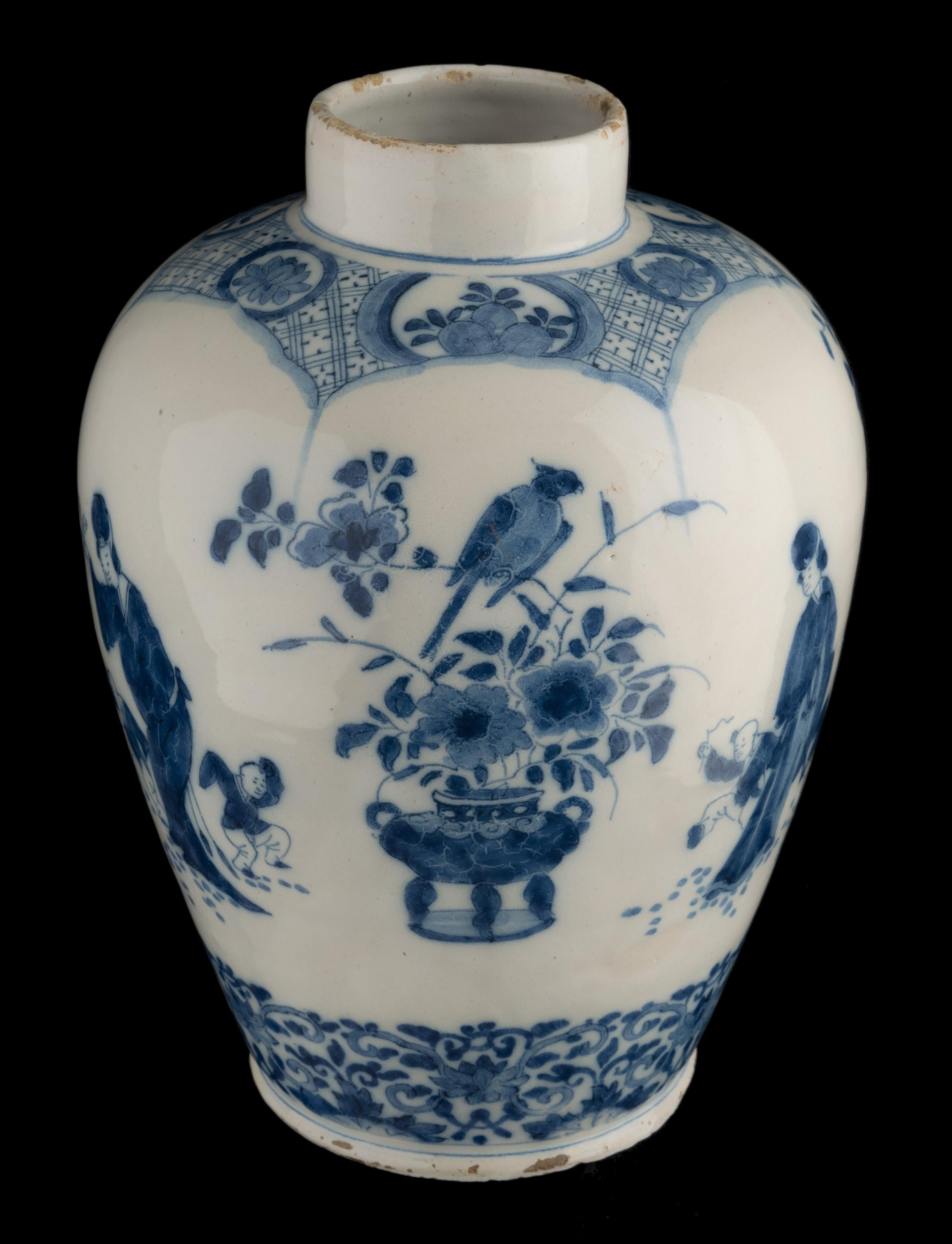 Blue and white chinoiserie jar Delft, 1700-1720 height 28 cm / 11.02 in For Sale 1