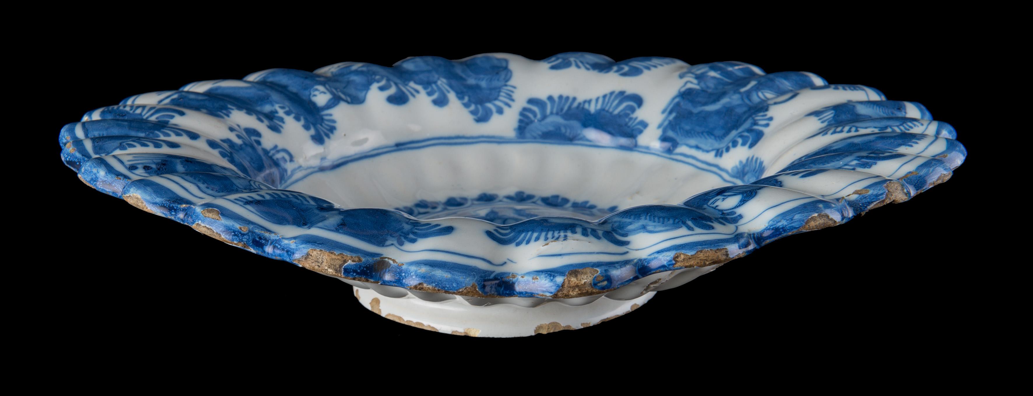 Blue and White Chinoiserie Lobed Dish, Delft, 1650-1680 For Sale 2