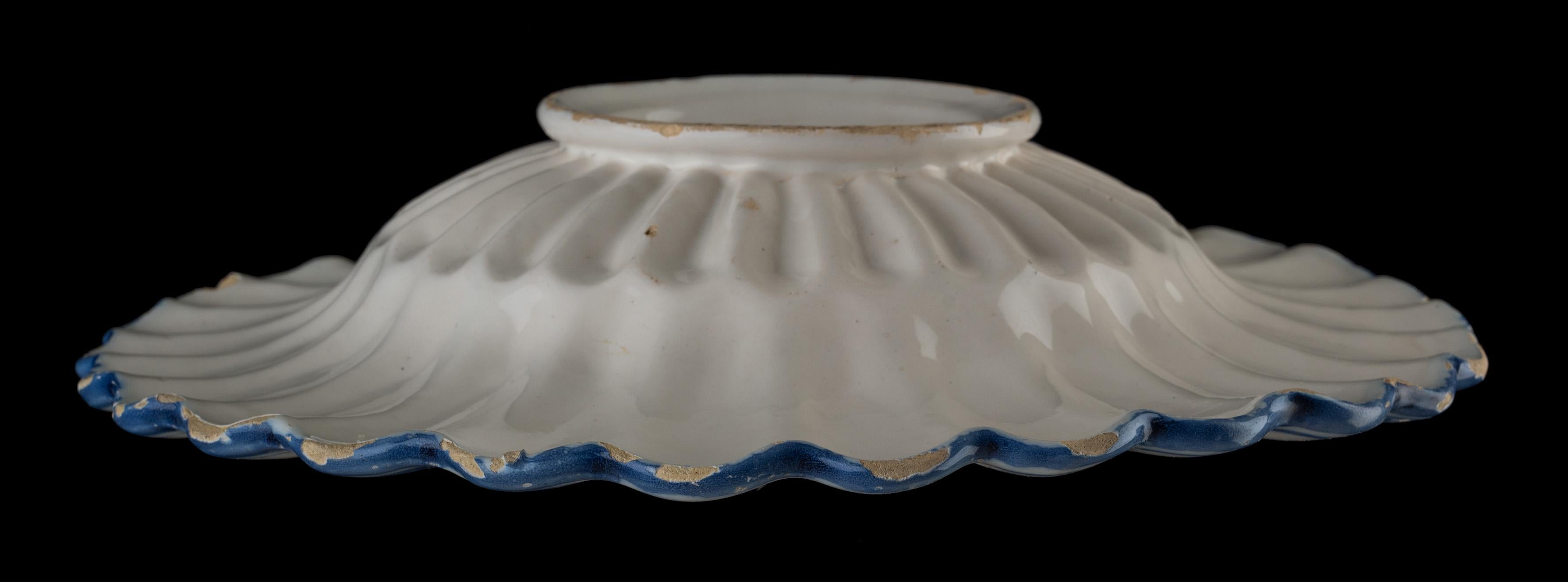 Blaue und weiße Chinoiserie-Liegeschale, Delfter Porzellan, 1650-1680 im Angebot 2