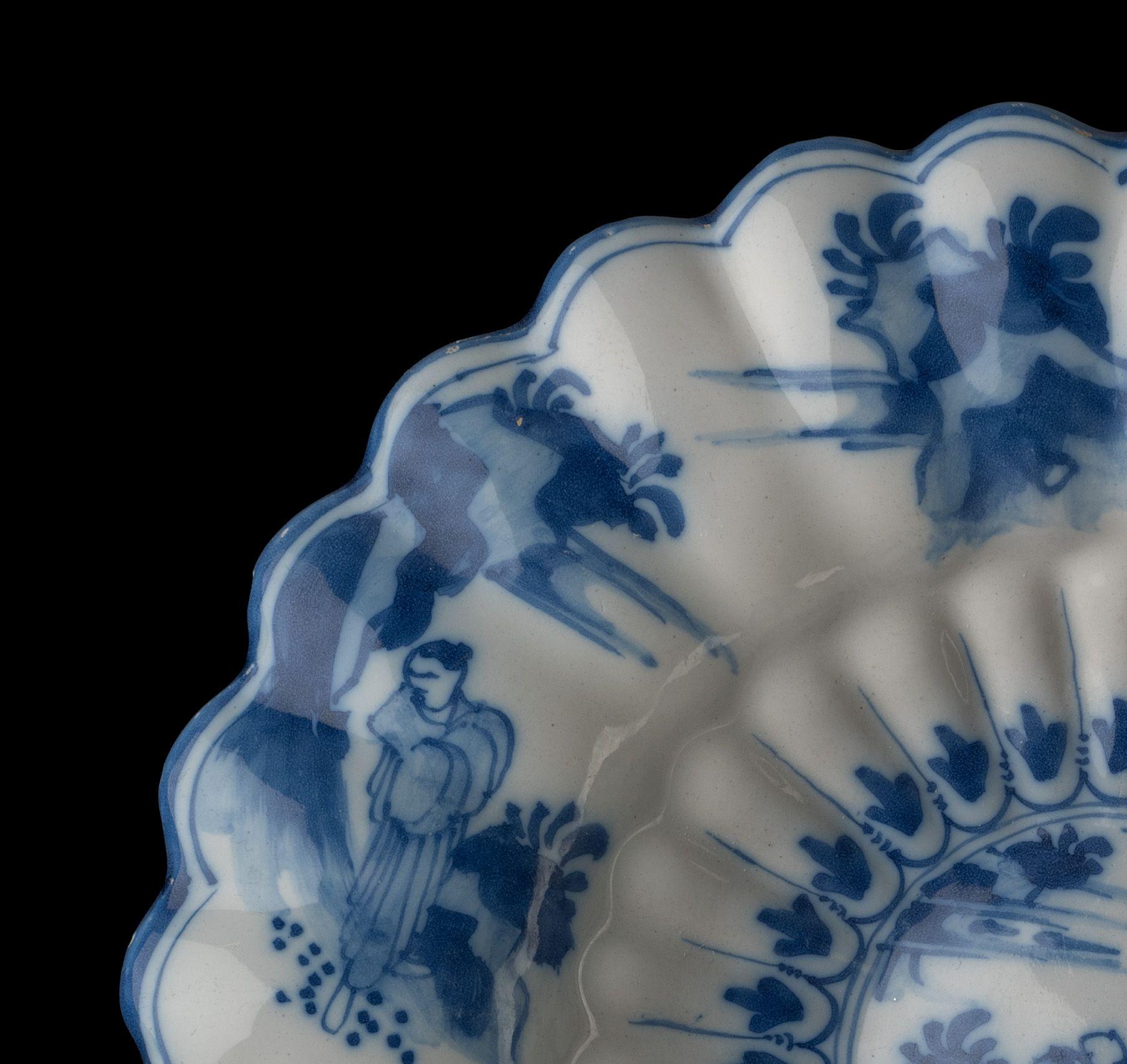 Blaue und weiße Chinoiserie-Liegeschale, Delfter Porzellan, 1650-1680 (Barock) im Angebot