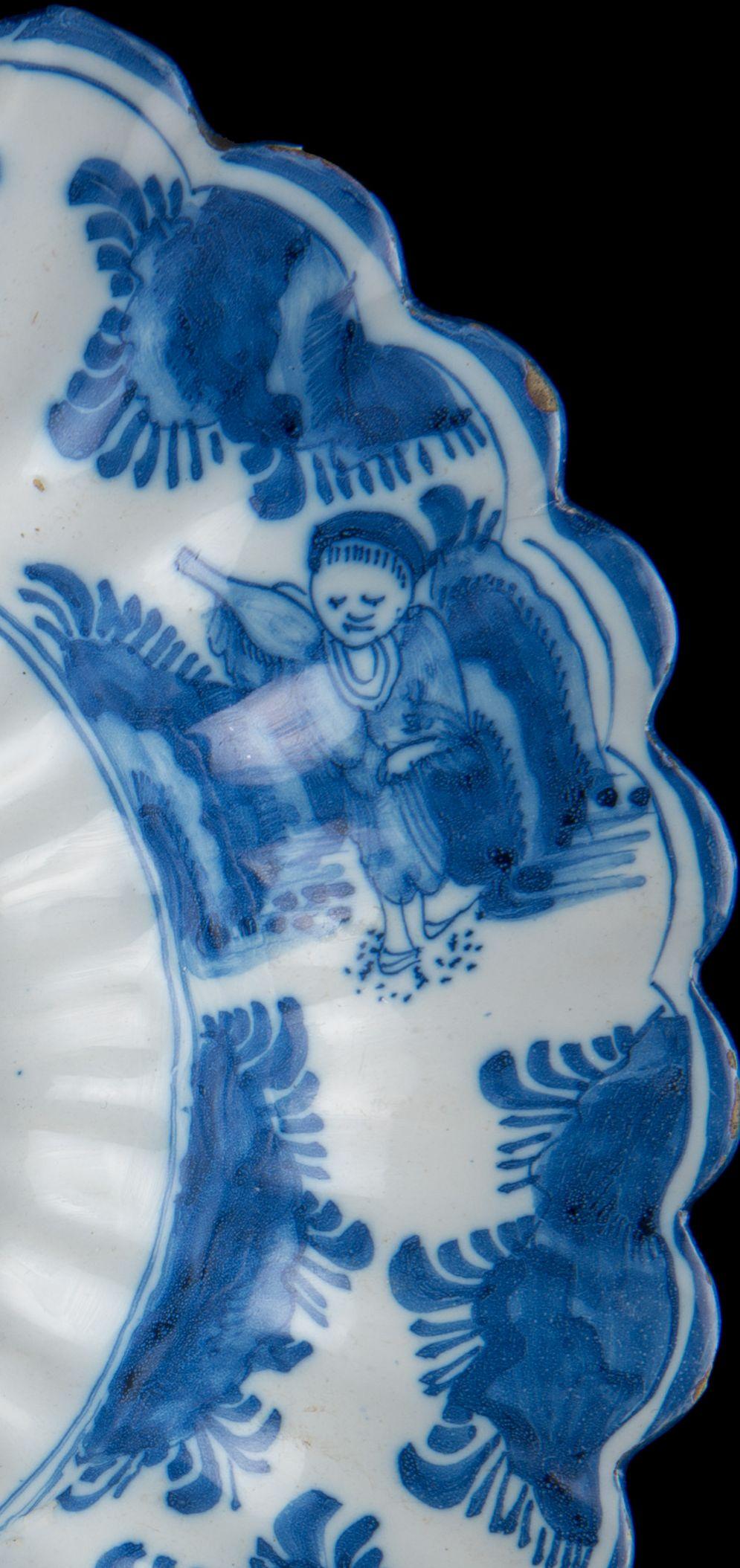 Blue and White Chinoiserie Lobed Dish, Delft, 1650-1680 In Good Condition For Sale In ROSSUM, GE