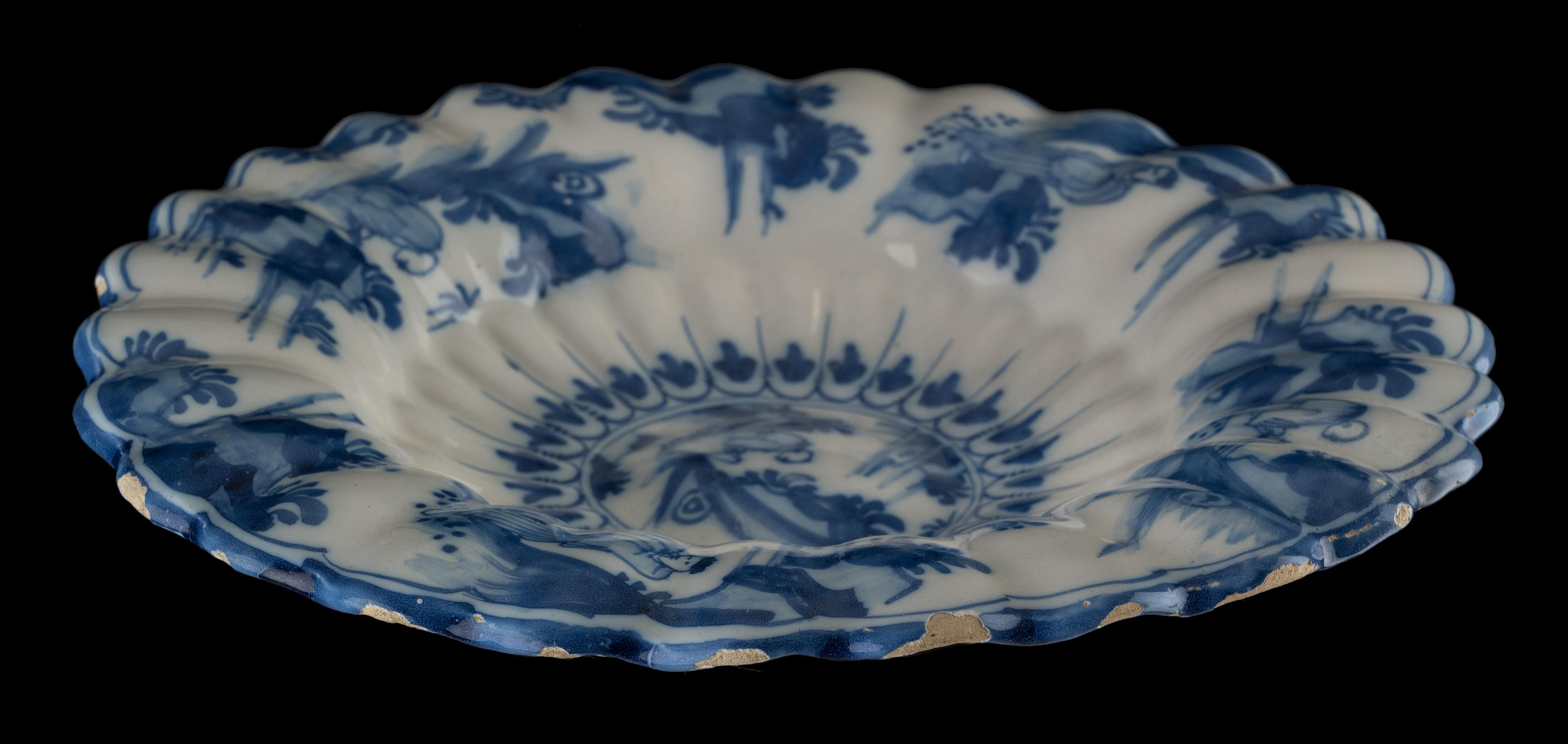 Blaue und weiße Chinoiserie-Liegeschale, Delfter Porzellan, 1650-1680 (17. Jahrhundert) im Angebot