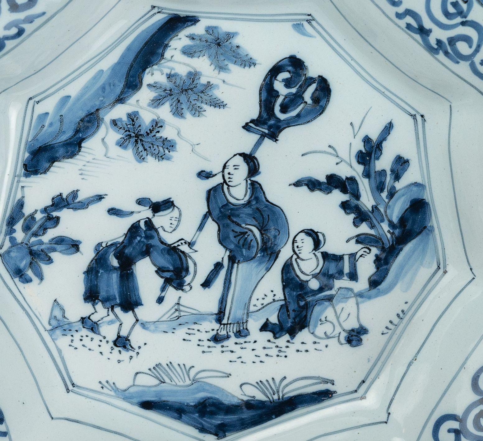 Blue and White Chinoiserie Lobed Dish, Delft, 1680-1700 In Good Condition For Sale In ROSSUM, GE