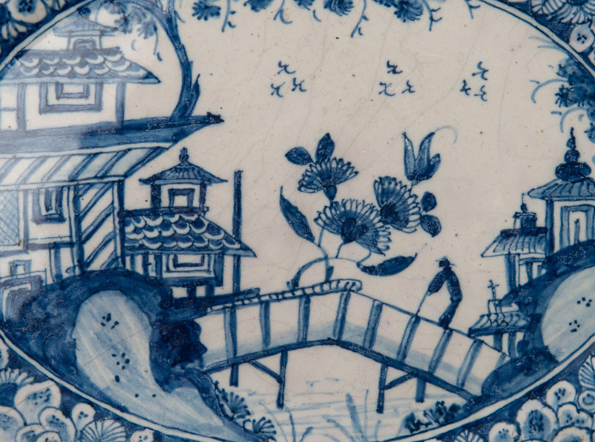 Dutch Delft Blue and White ceramic Chinoiserie Plaque. 1740-1760 In Good Condition For Sale In Verviers, BE
