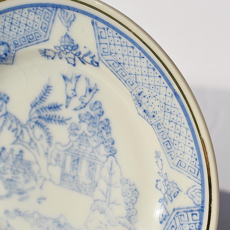 Chinoiseries Ensemble de 5 soucoupes en porcelaine de style chinoiseries bleues et blanches, Japon en vente