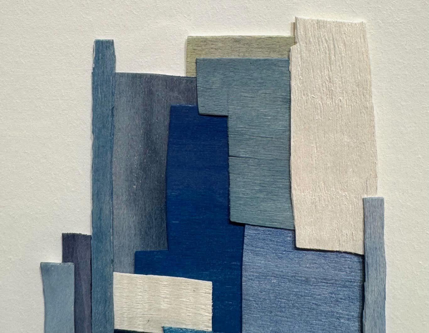 Collage Azul Y Blanco De Rebanadas Delgadas De Madera Pintadas, Contemporáneo, Francia Pintado