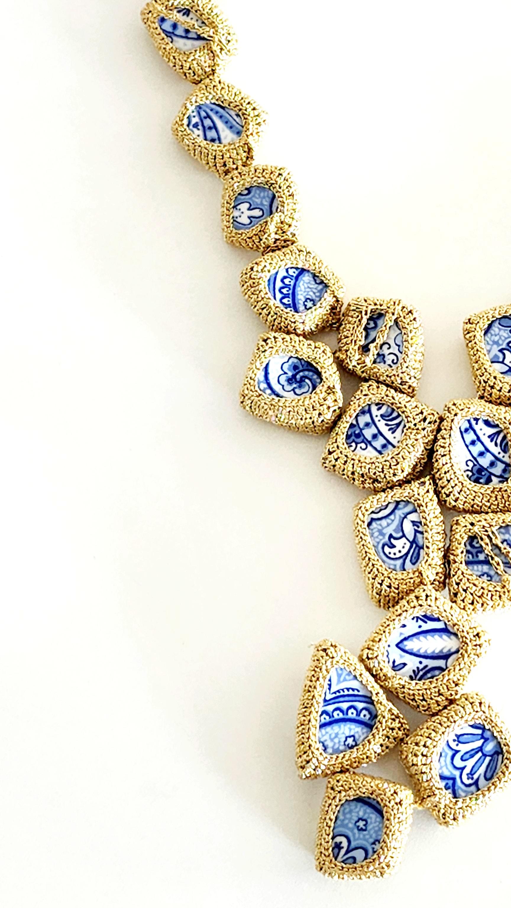 Blue and White cut Ceramics Hand Crochet Golden Thread Necklace For Sale 2
