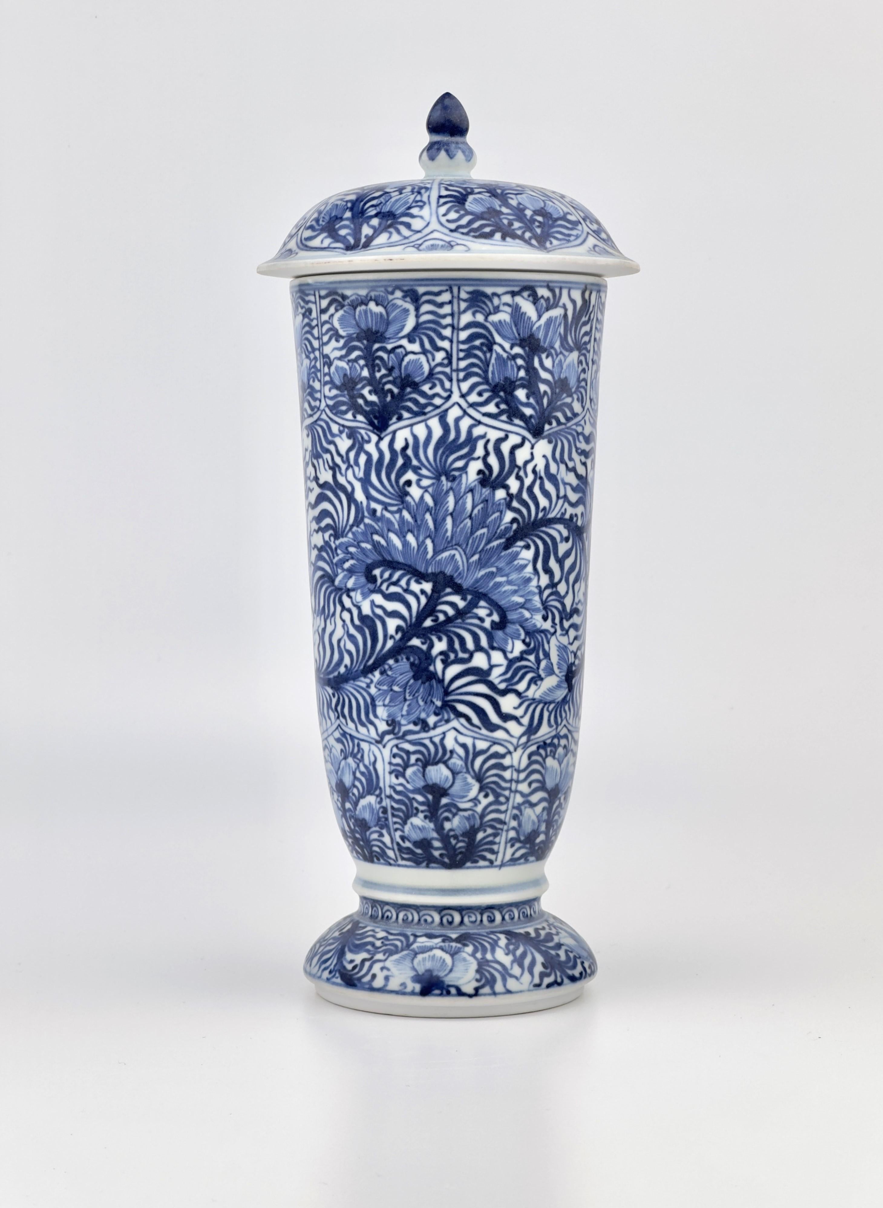 Chinese Blue and White Deep Beaker, Qing Dynasty, Kangxi era, circa 1690 For Sale