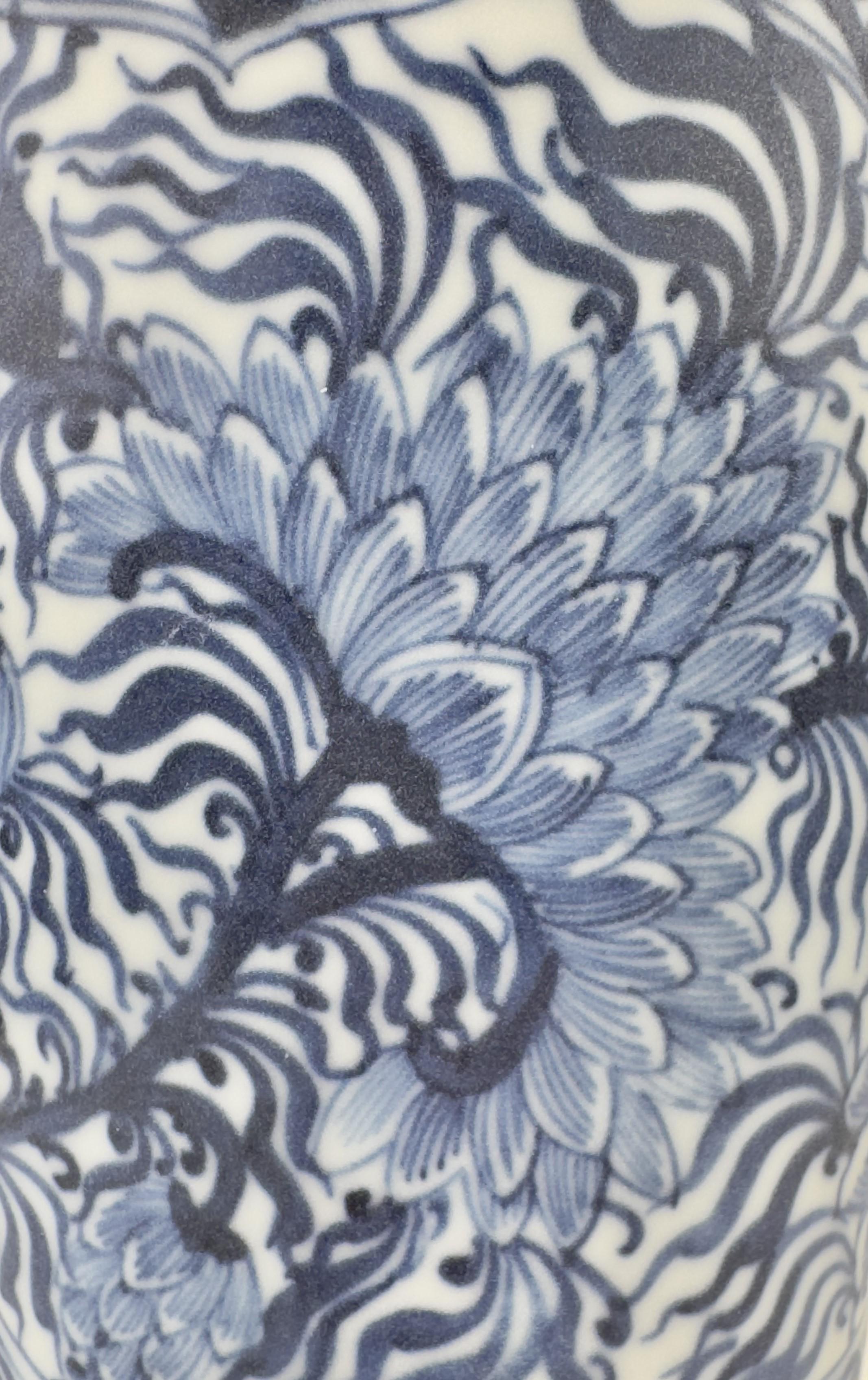 Blue and White Deep Beaker, Qing Dynasty, Kangxi era, circa 1690 For Sale 2