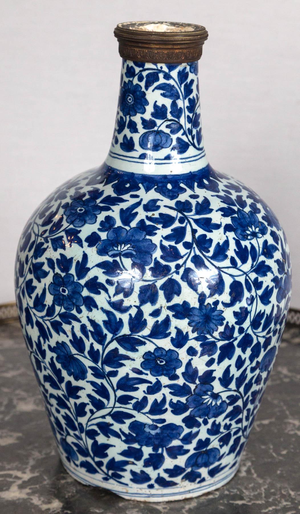 Blue and White Delft Bottle In Fair Condition In Woodbury, CT