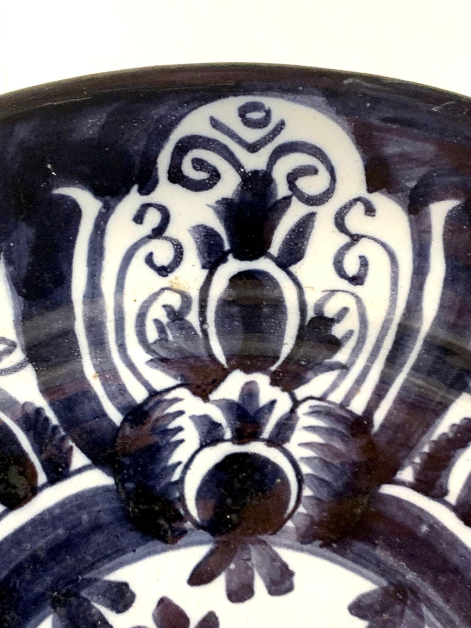 XVIIIe siècle Assiette de présentation ancienne de Delft bleu et blanc 18ème siècle Pays-Bas vers 1770 en vente