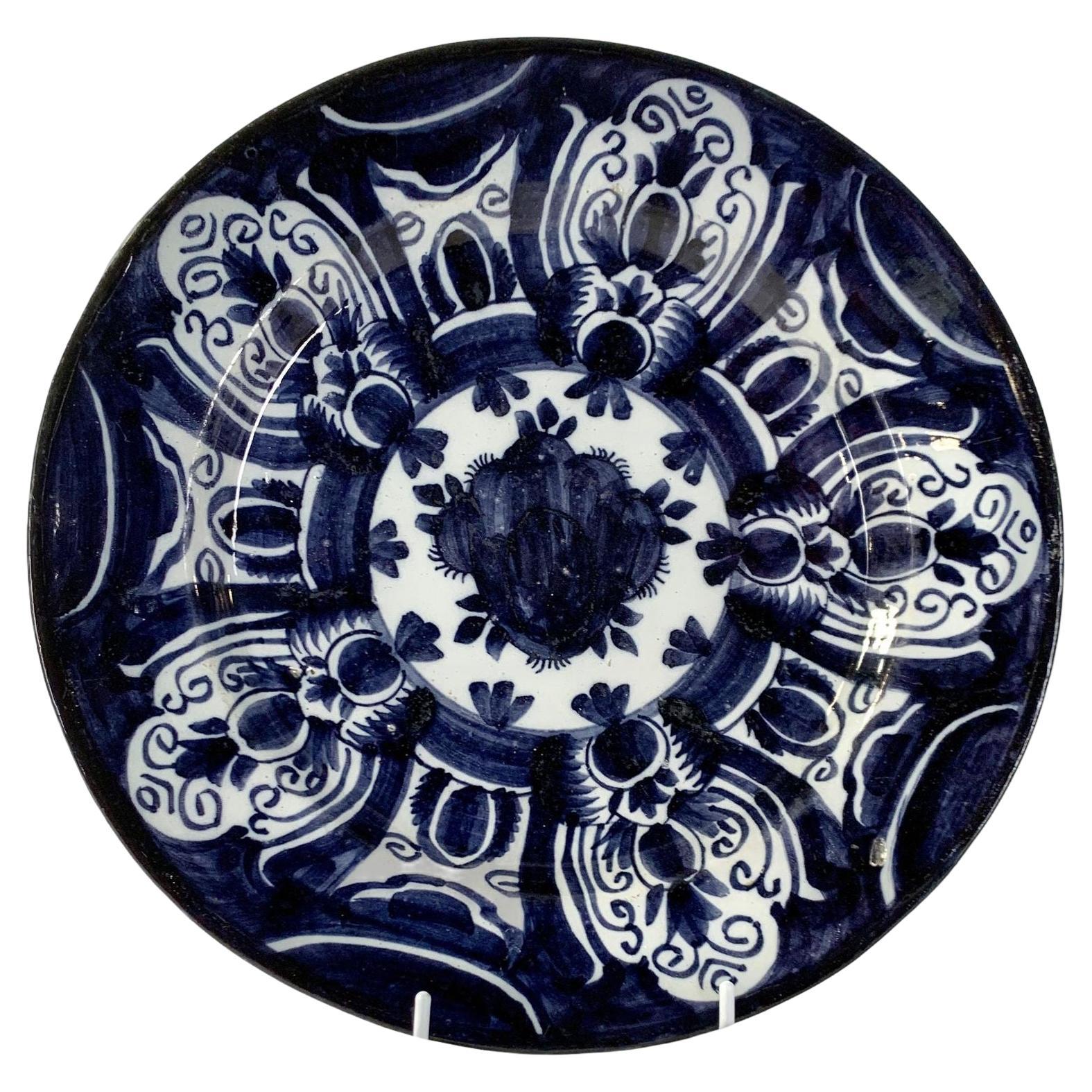 Plato Cargador Delft Antiguo Azul y Blanco Siglo XVIII Países Bajos Circa 1770