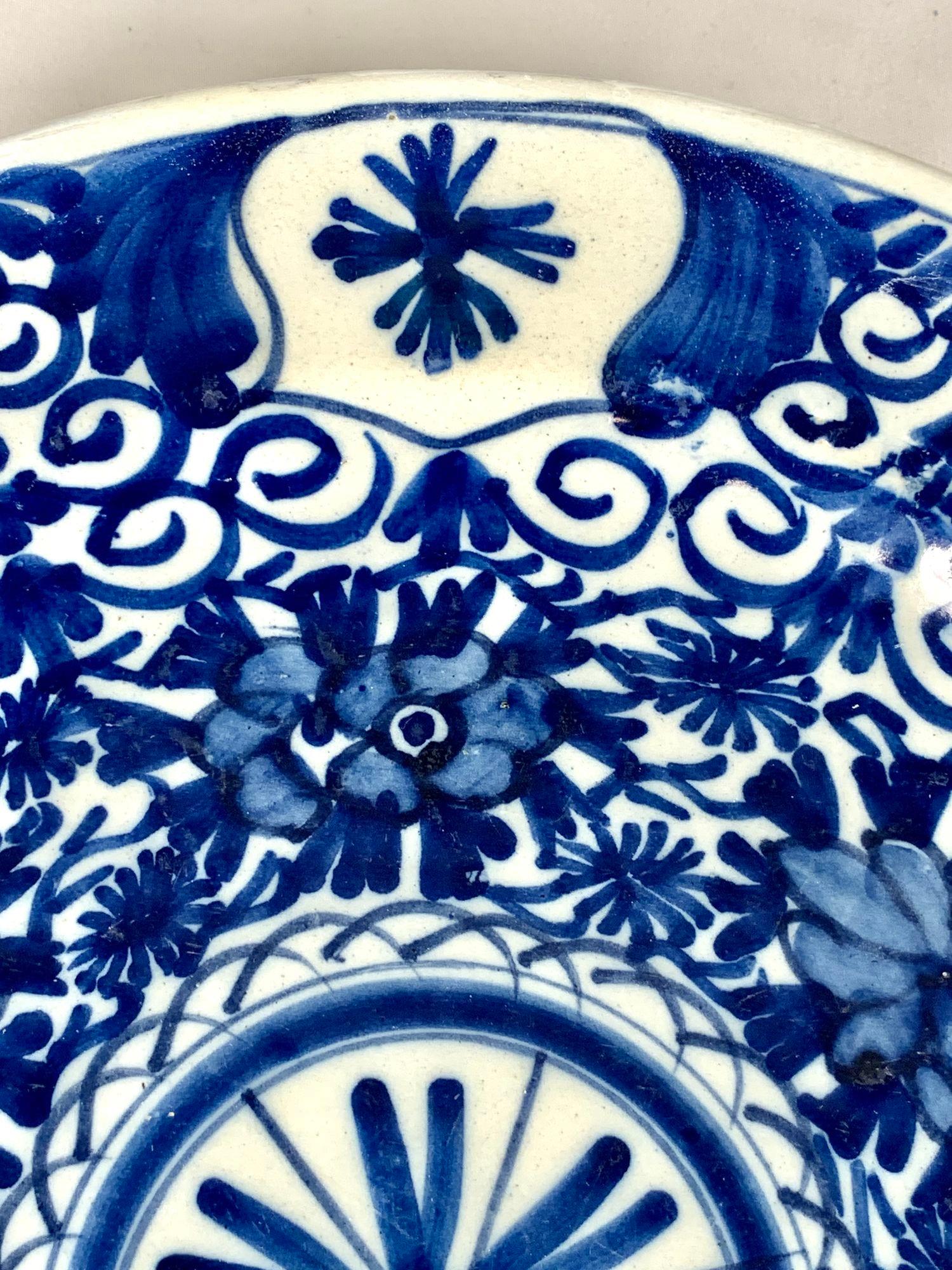 Blue and White Delft Charger Hand Painted 18th Century Netherlands, circa 1780 For Sale 1