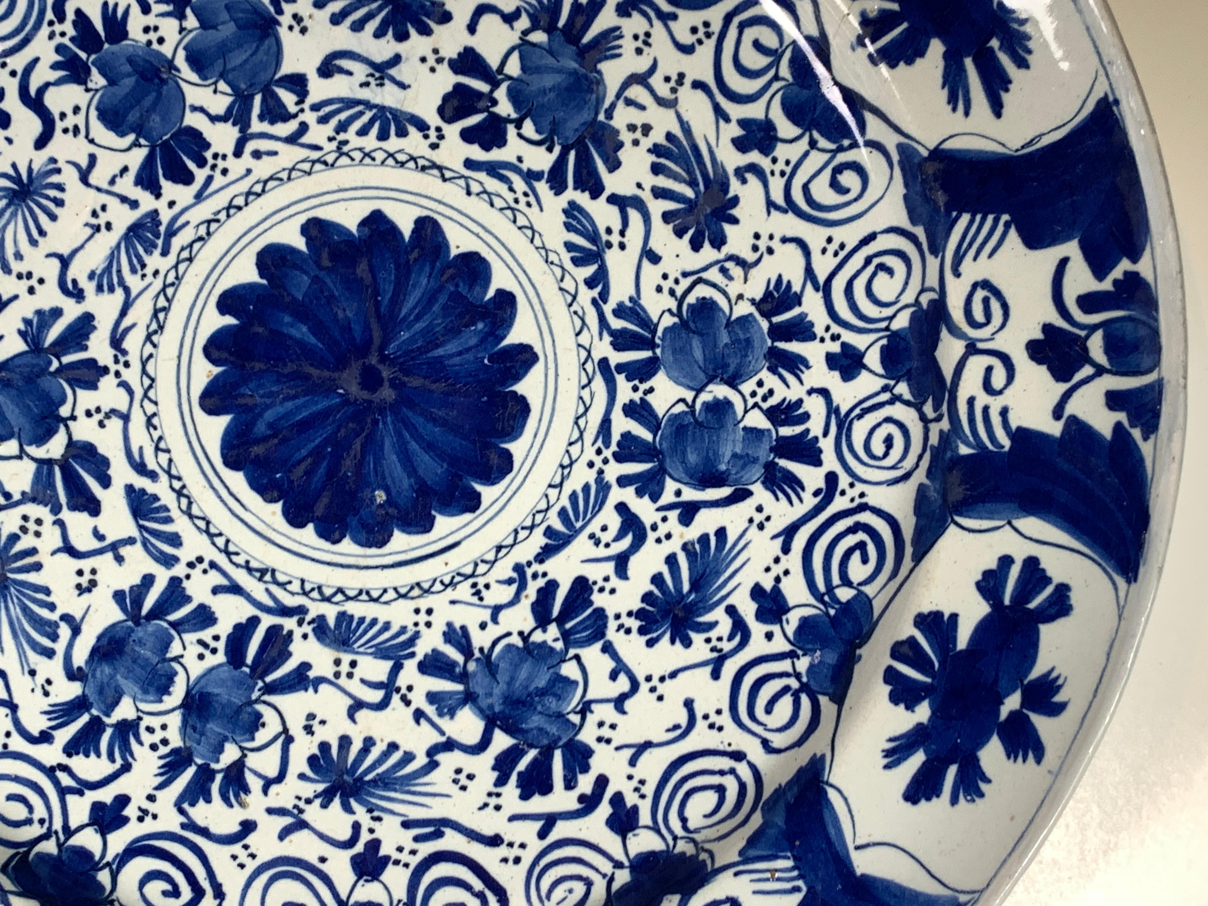 Blue and White Delft Charger Hand-Painted in Netherlands 18th Century Circa 1780 In Good Condition In Katonah, NY