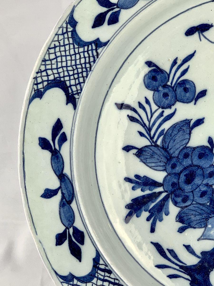 Blue and White Delft Charger Hand Painted Mid-18th Century, Circa 1765 For Sale 5
