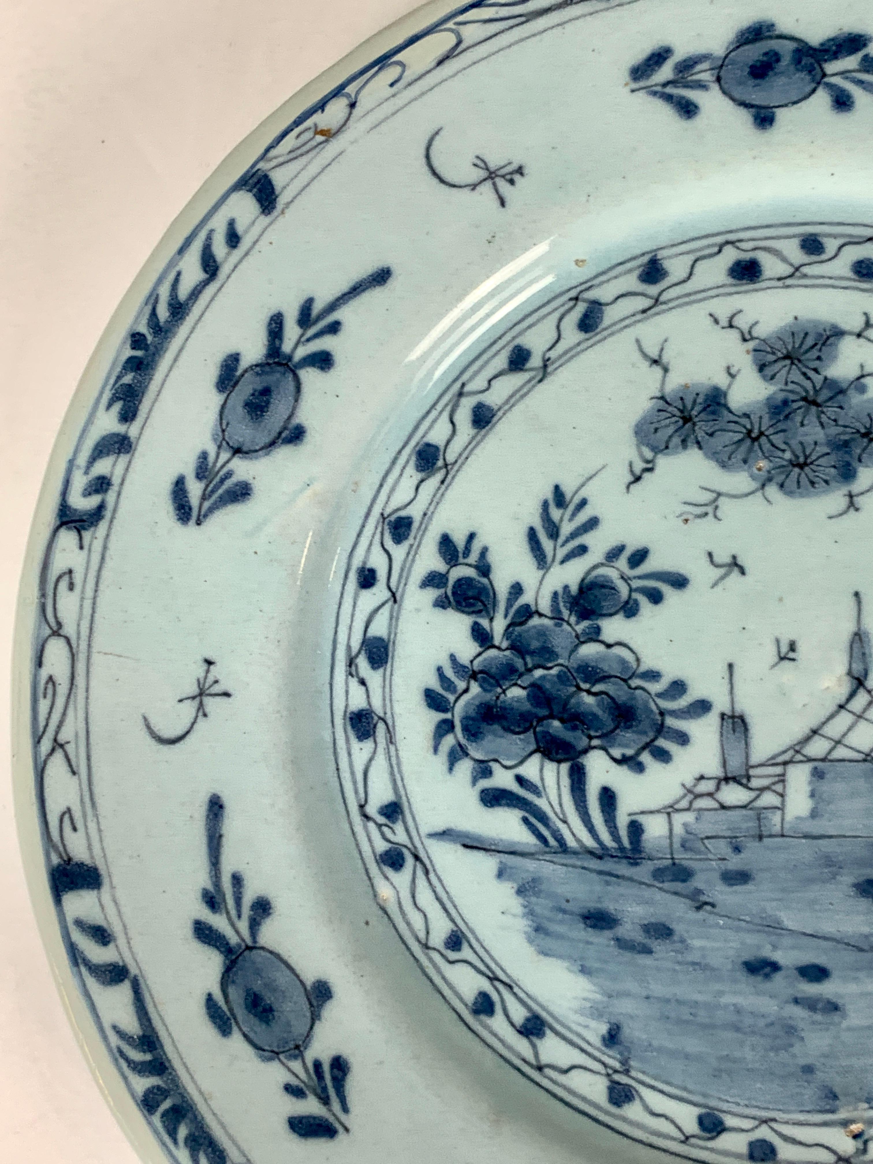 Blue and White Delft Dish Hand-Painted 18th Century, England, Circa 1760 In Good Condition For Sale In Katonah, NY