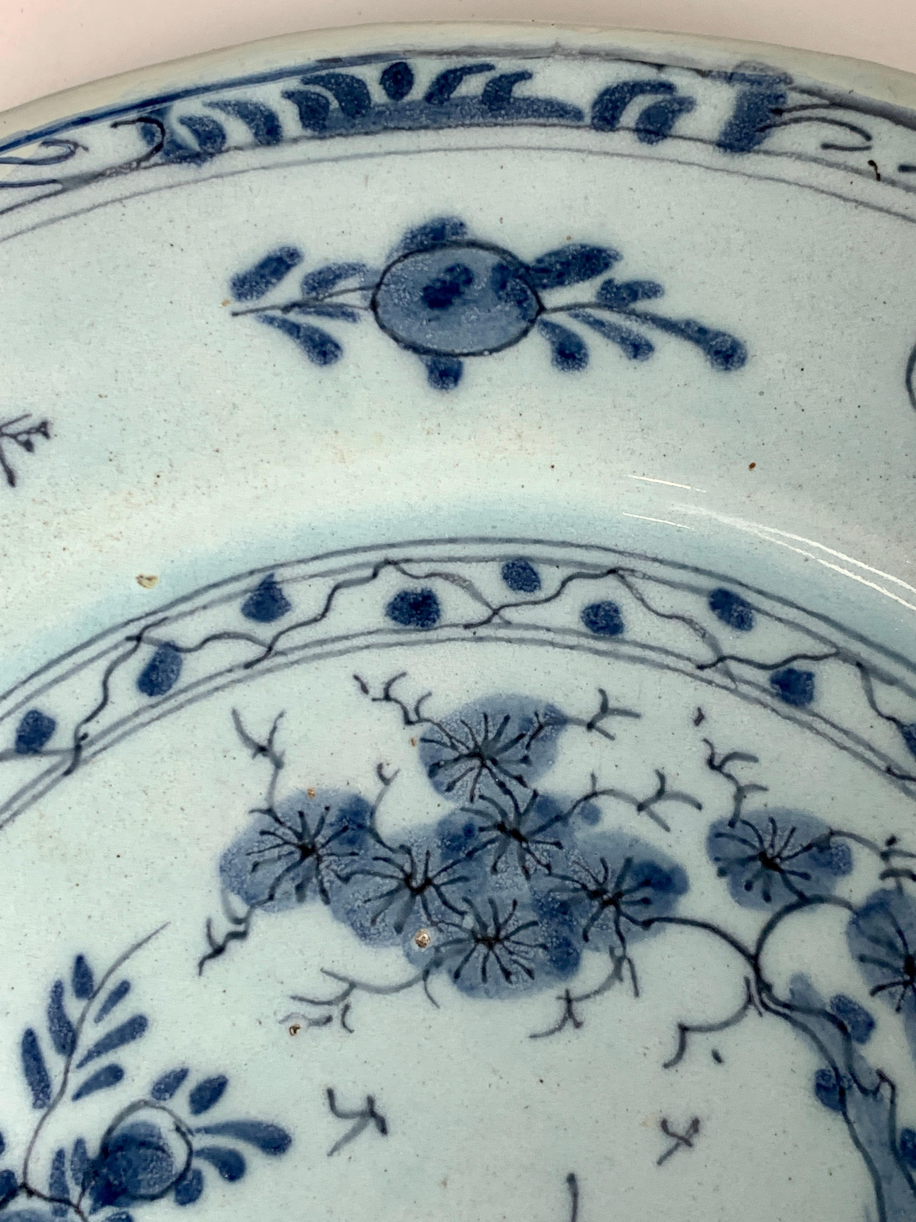 Blue and White Delft Dish Hand-Painted 18th Century, England, Circa 1760 For Sale 2