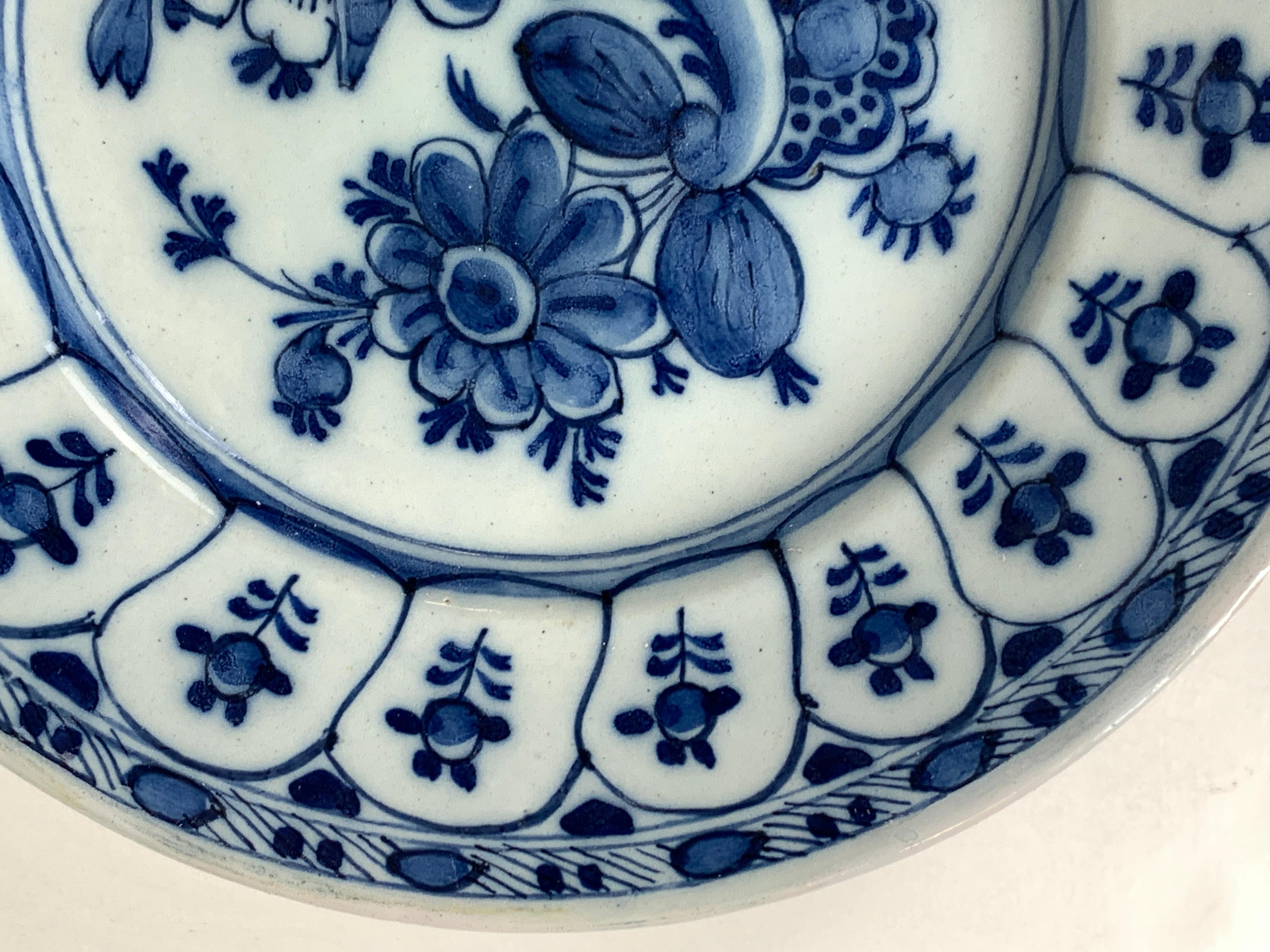 Blue and White Delft Dish Hand-Painted Netherlands, Circa 1780 In Good Condition For Sale In Katonah, NY