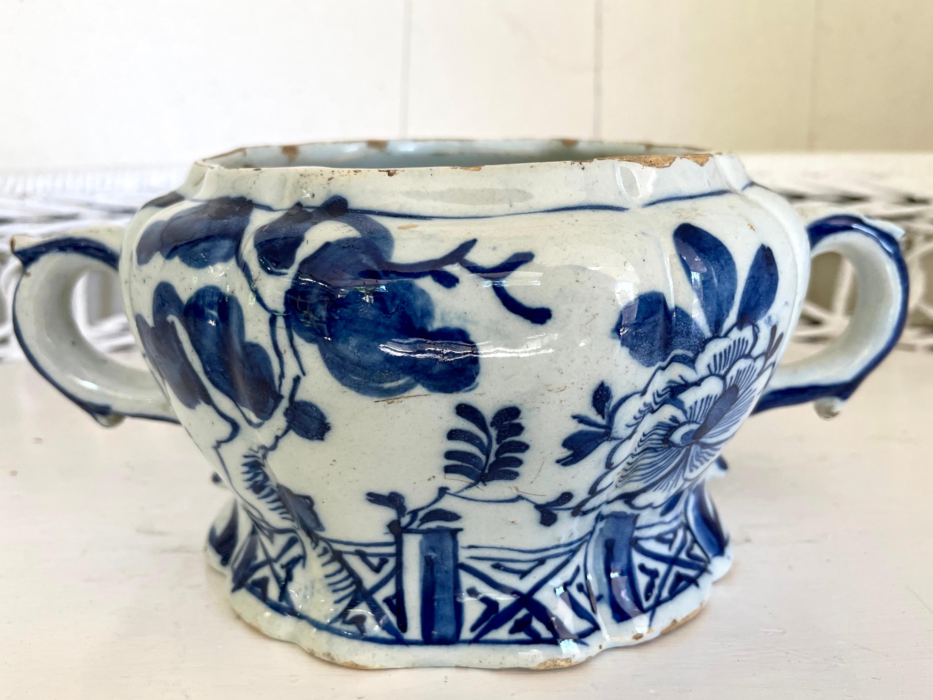 Blue and White Delft Handled Chinoiserie Vase For Sale 2
