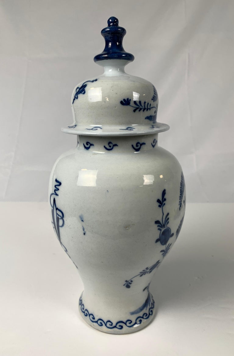 Blue and White Delft Mantle Jar Hand-Painted 18th Century Netherlands Circa 1780 For Sale 1