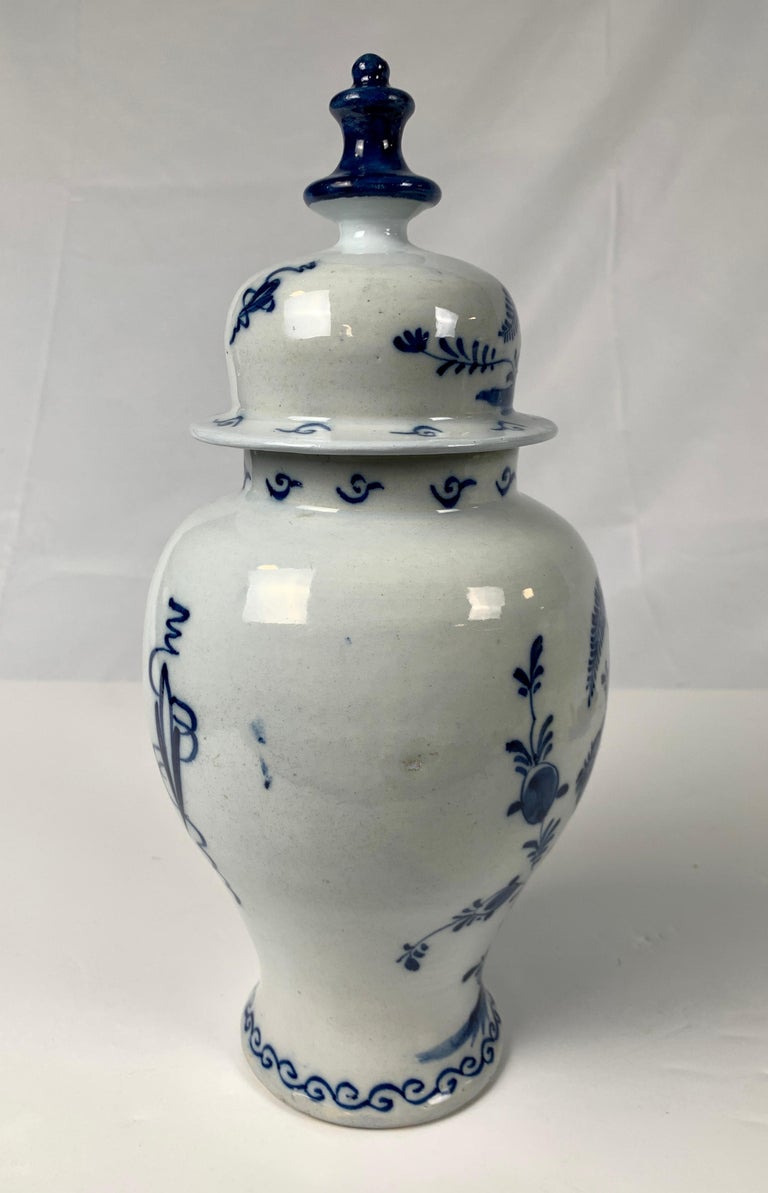 Blue and White Delft Mantle Jar Hand-Painted 18th Century Netherlands Circa 1780 For Sale 2