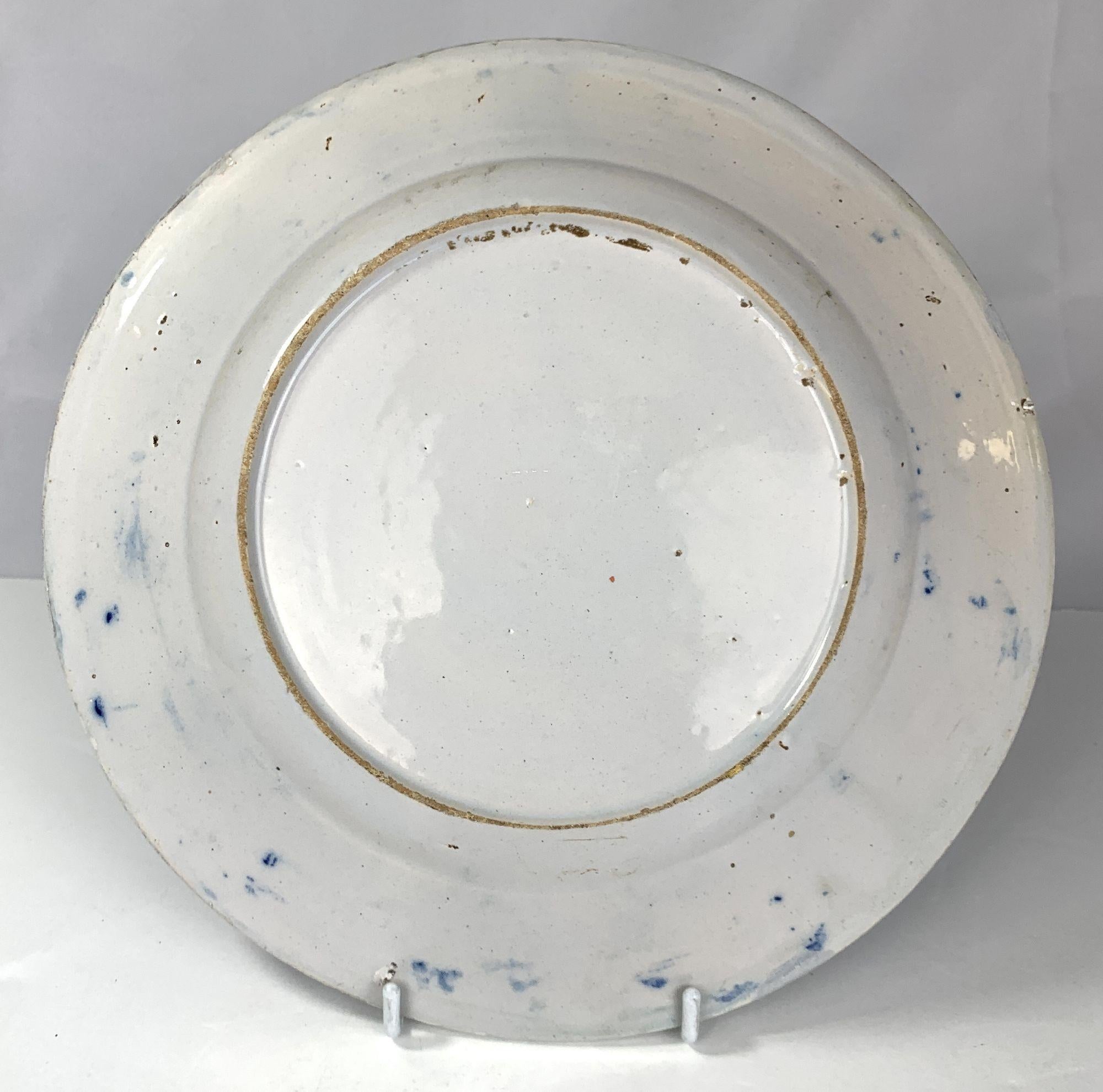 Blau-weißer Delft-Teller oder -Schale, handbemalt, um 1800 (Handbemalt) im Angebot